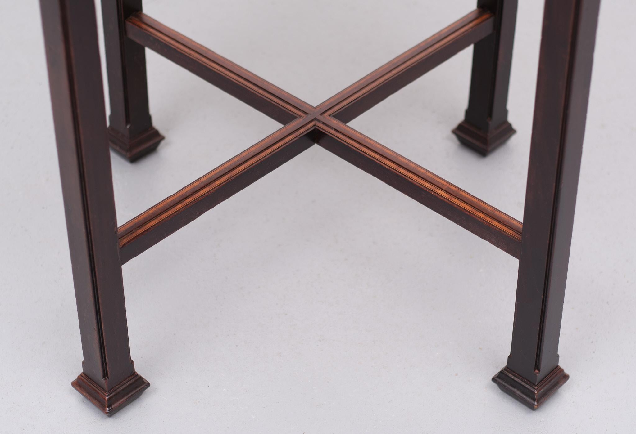 Dutch Art Deco Octagonal Mahogany Side Table 1925 In Good Condition For Sale In Den Haag, NL