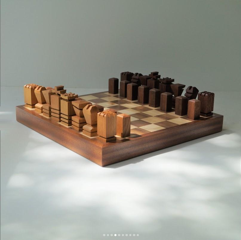 Dutch Art Deco set up of table and chairs (by H.Wouda for Pander) and chess set 7