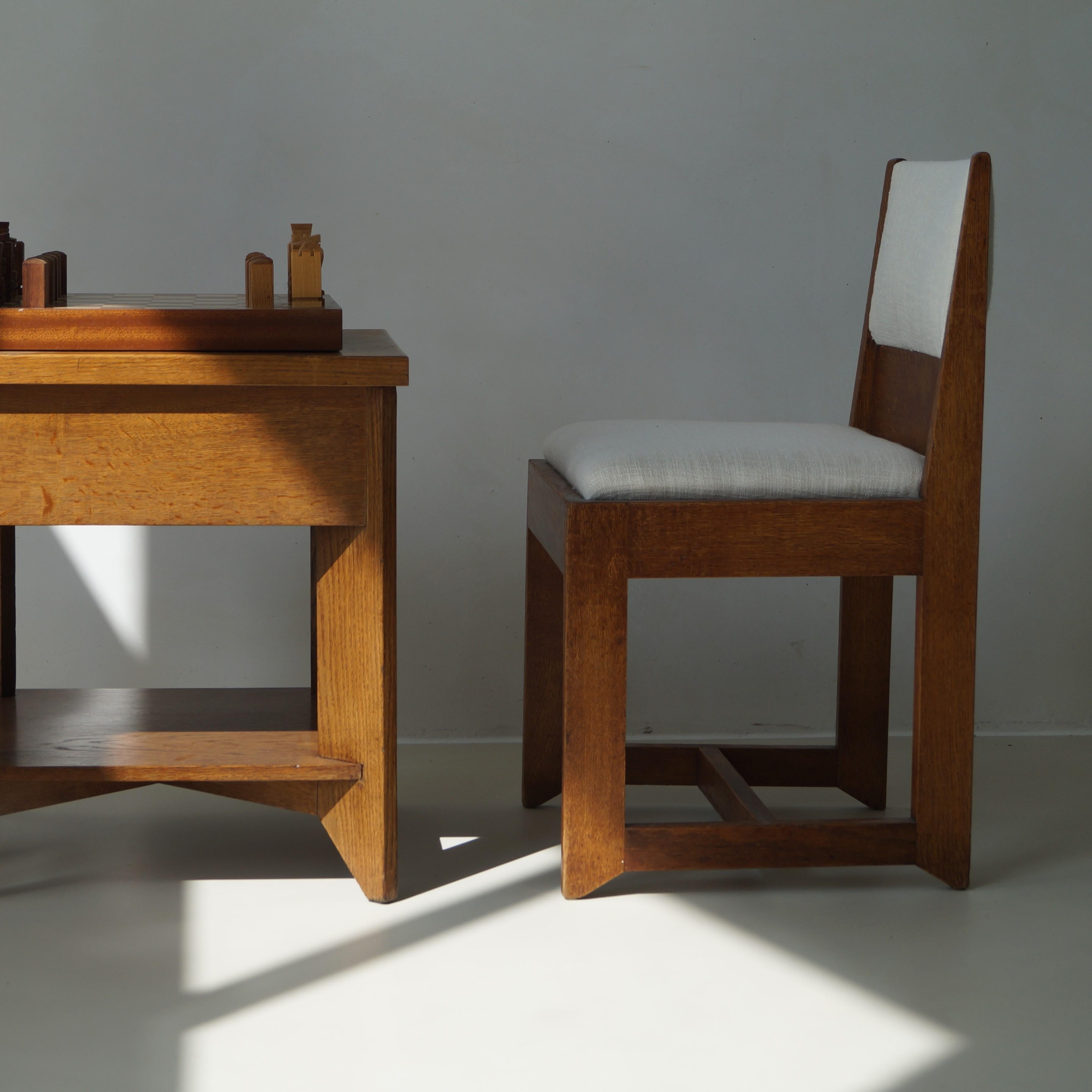 Dutch Art Deco set up of table and chairs (by H.Wouda for Pander) and chess set In Good Condition In EVERDINGEN, NL