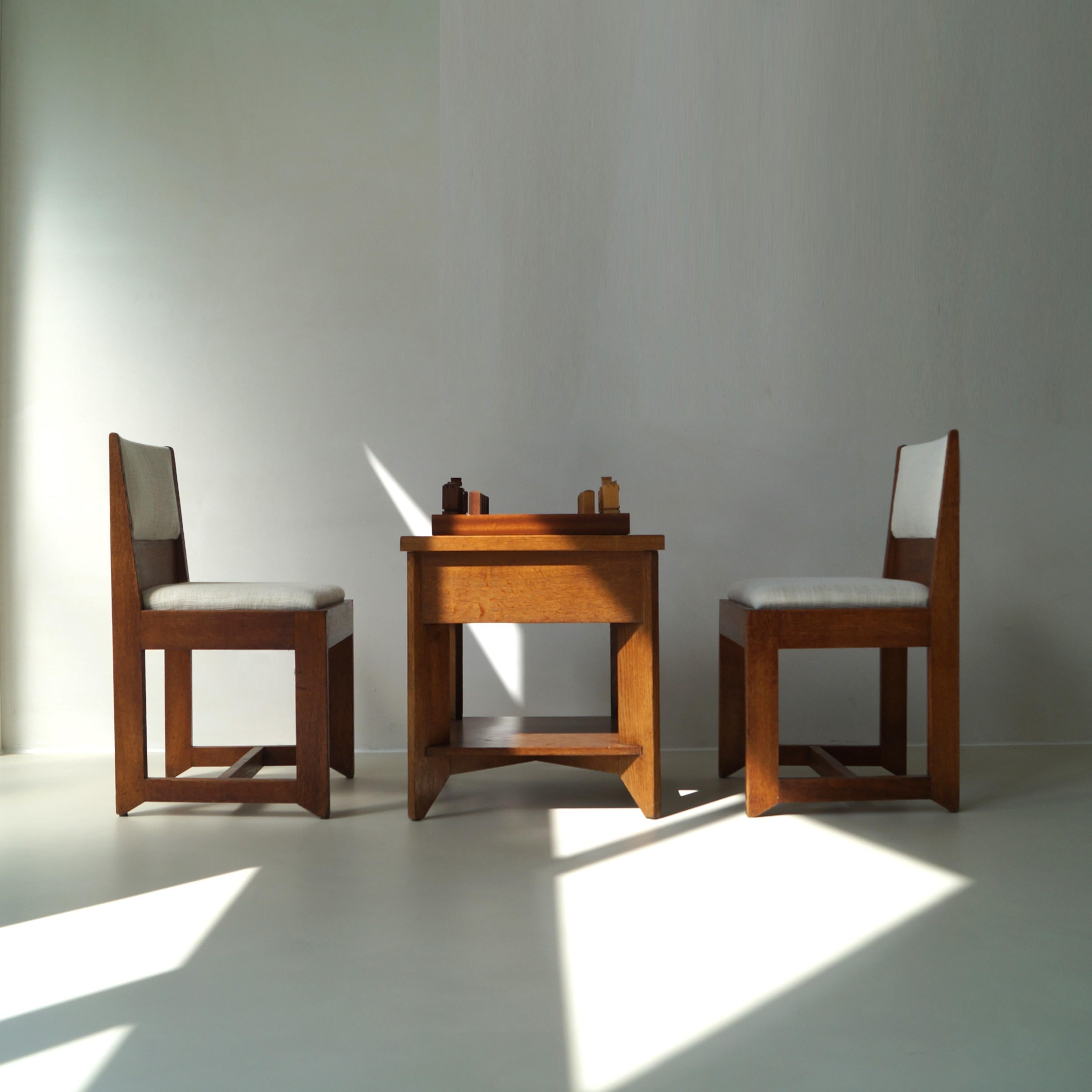 Early 20th Century Dutch Art Deco set up of table and chairs (by H.Wouda for Pander) and chess set