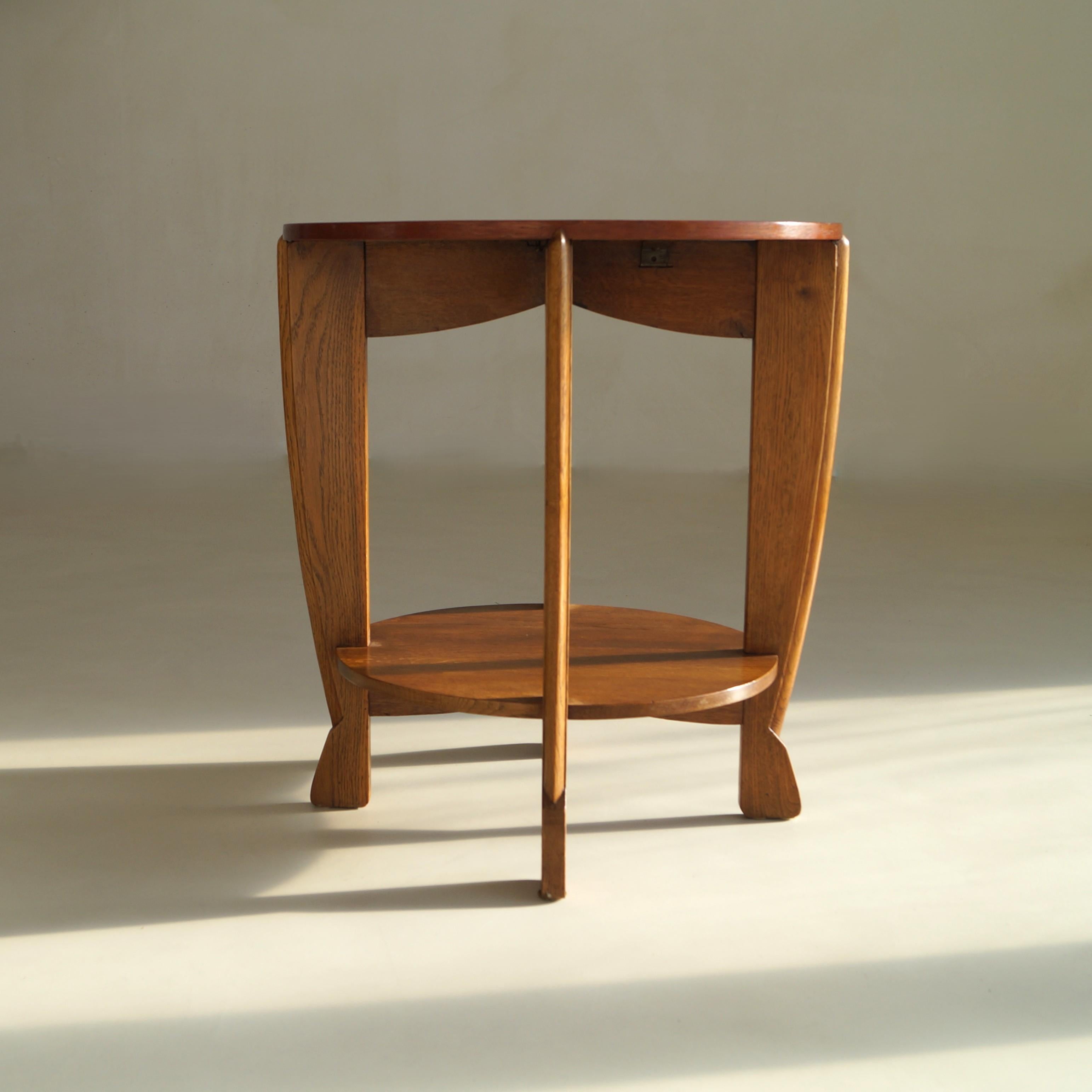 Chêne Table d'appoint Art déco néerlandaise par P.E.L. Izeren pour Genneper Molen, années 1920 en vente