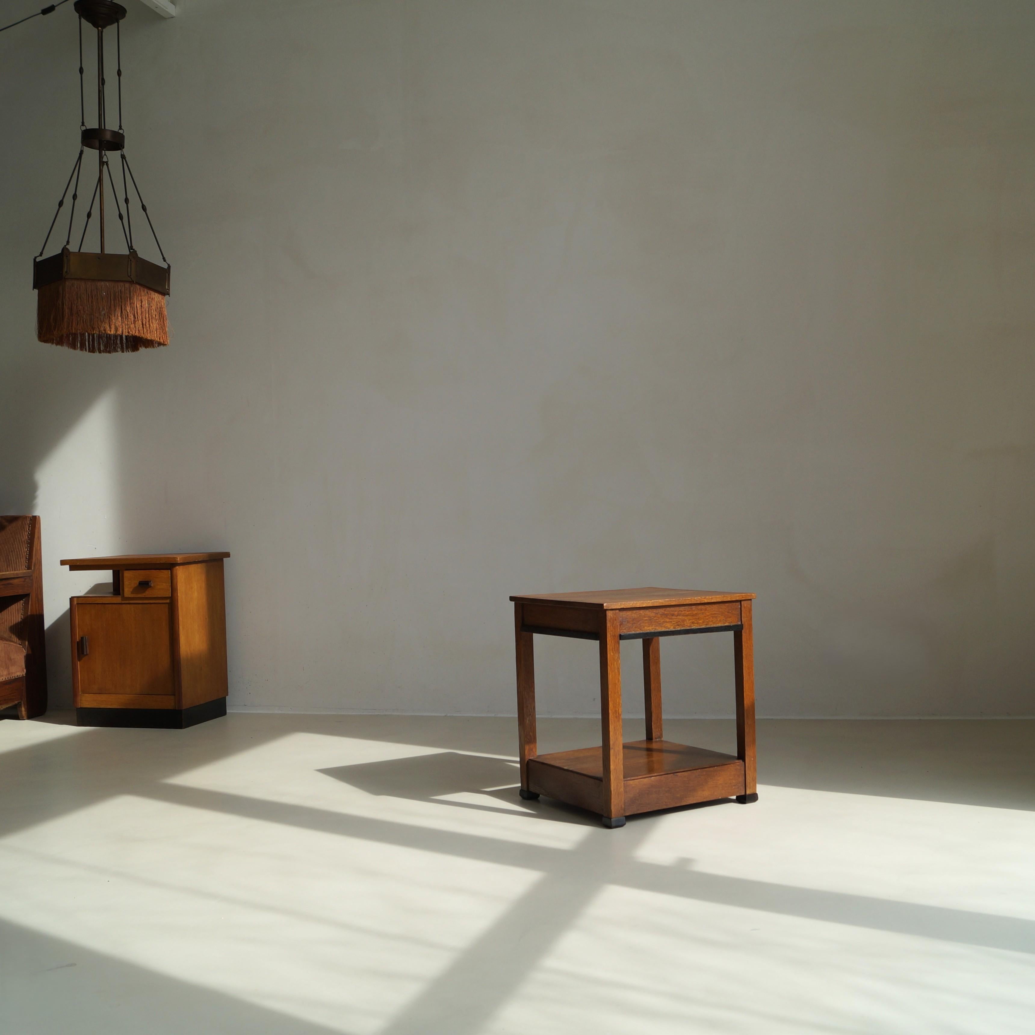 Niederländischer quadratischer Beistelltisch im Art déco-Stil, L.O.V. Oosterbeek zugeschrieben, 1920er Jahre (Handgefertigt) im Angebot