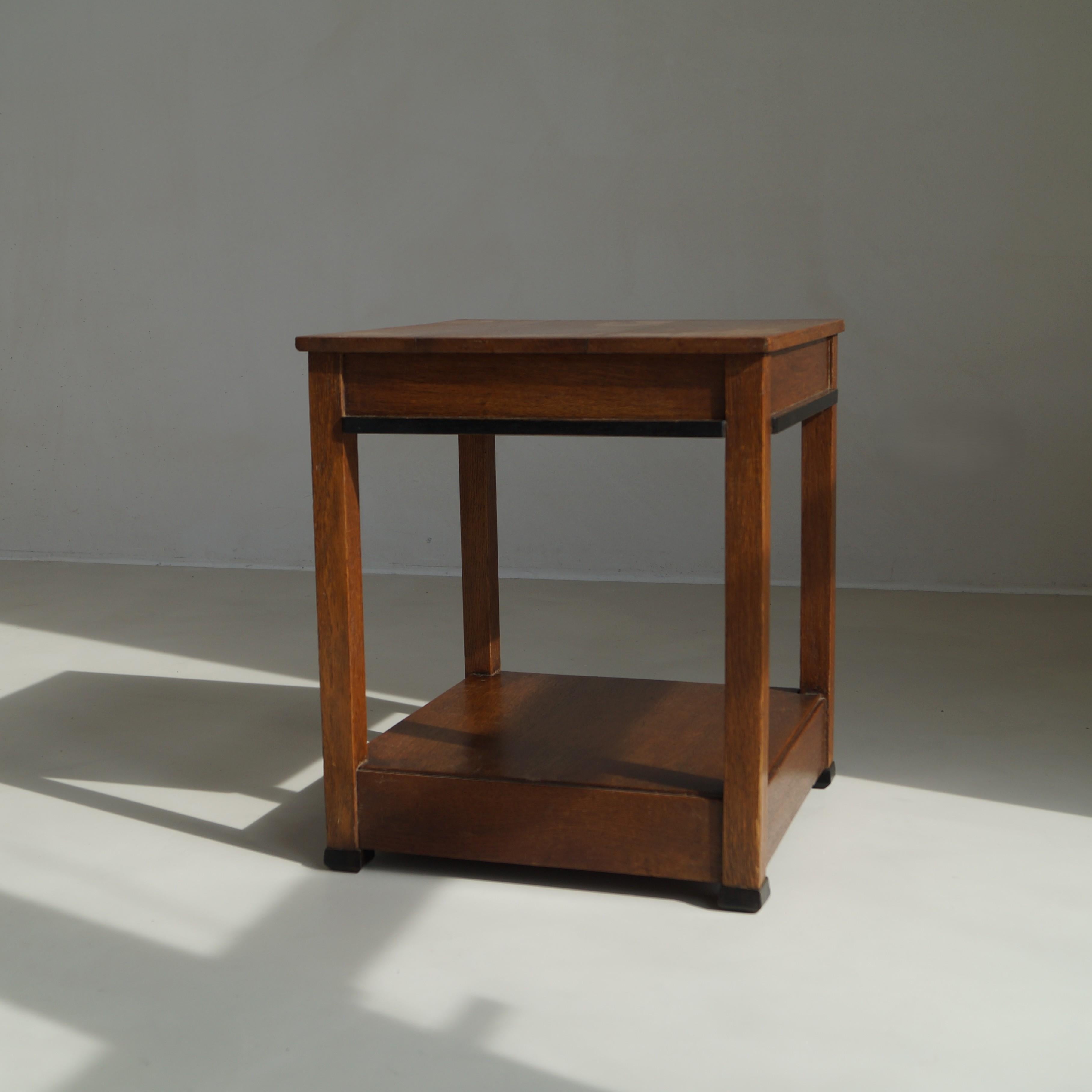 Niederländischer quadratischer Beistelltisch im Art déco-Stil, L.O.V. Oosterbeek zugeschrieben, 1920er Jahre im Angebot 1