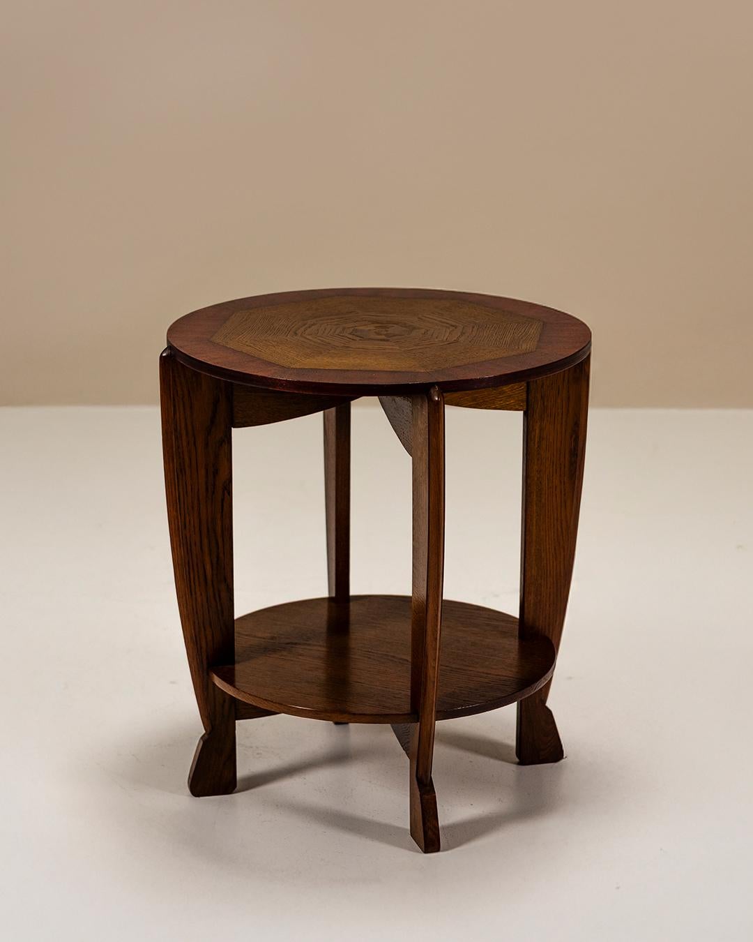 Design that moves quietly often resonates the longest. This Dutch Art Deco side table, model 258 by P.E.L. Izeren, was produced for Genneper Molen in the 1920s and combines proportion, craftsmanship, and rhythm in one composed gesture.

Design
The