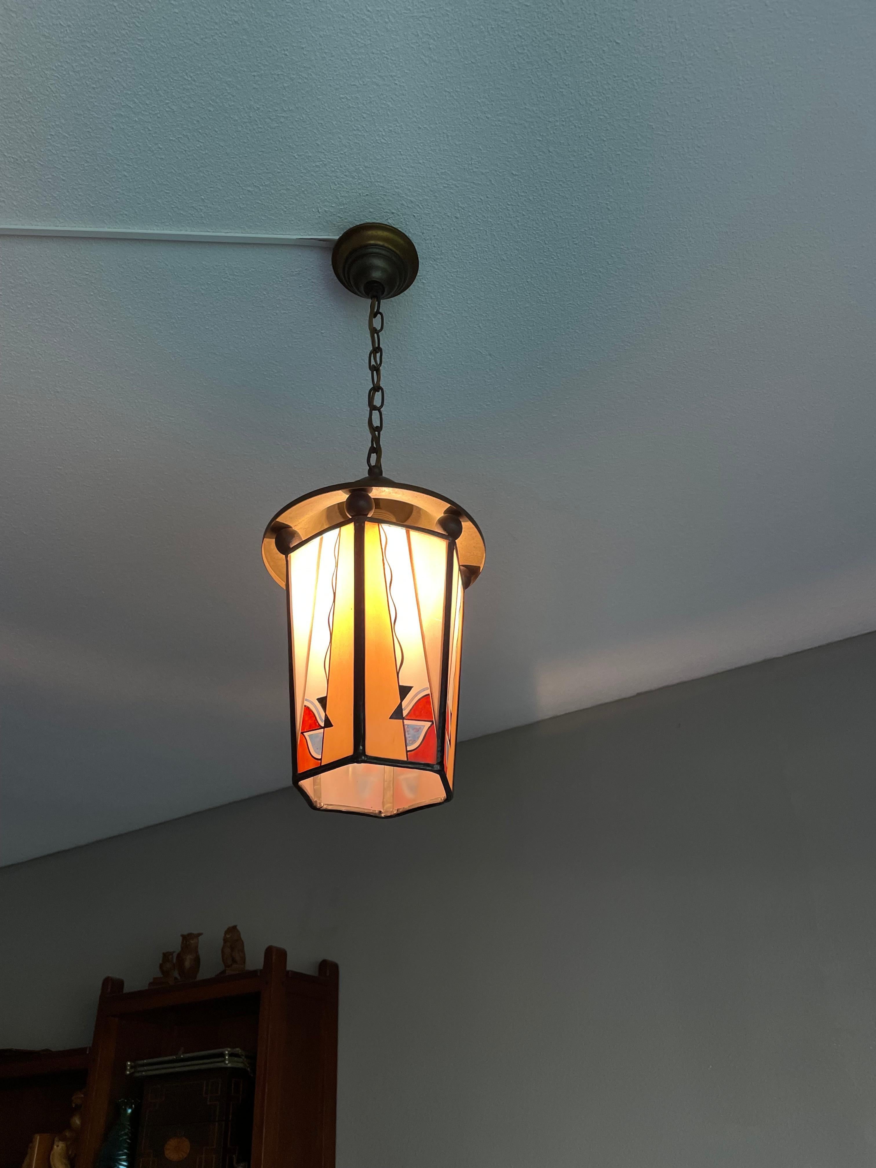 Lampe à suspension/lanterne hollandaise Arts & Crafts en laiton et verre opalin peint au feu en vente 5