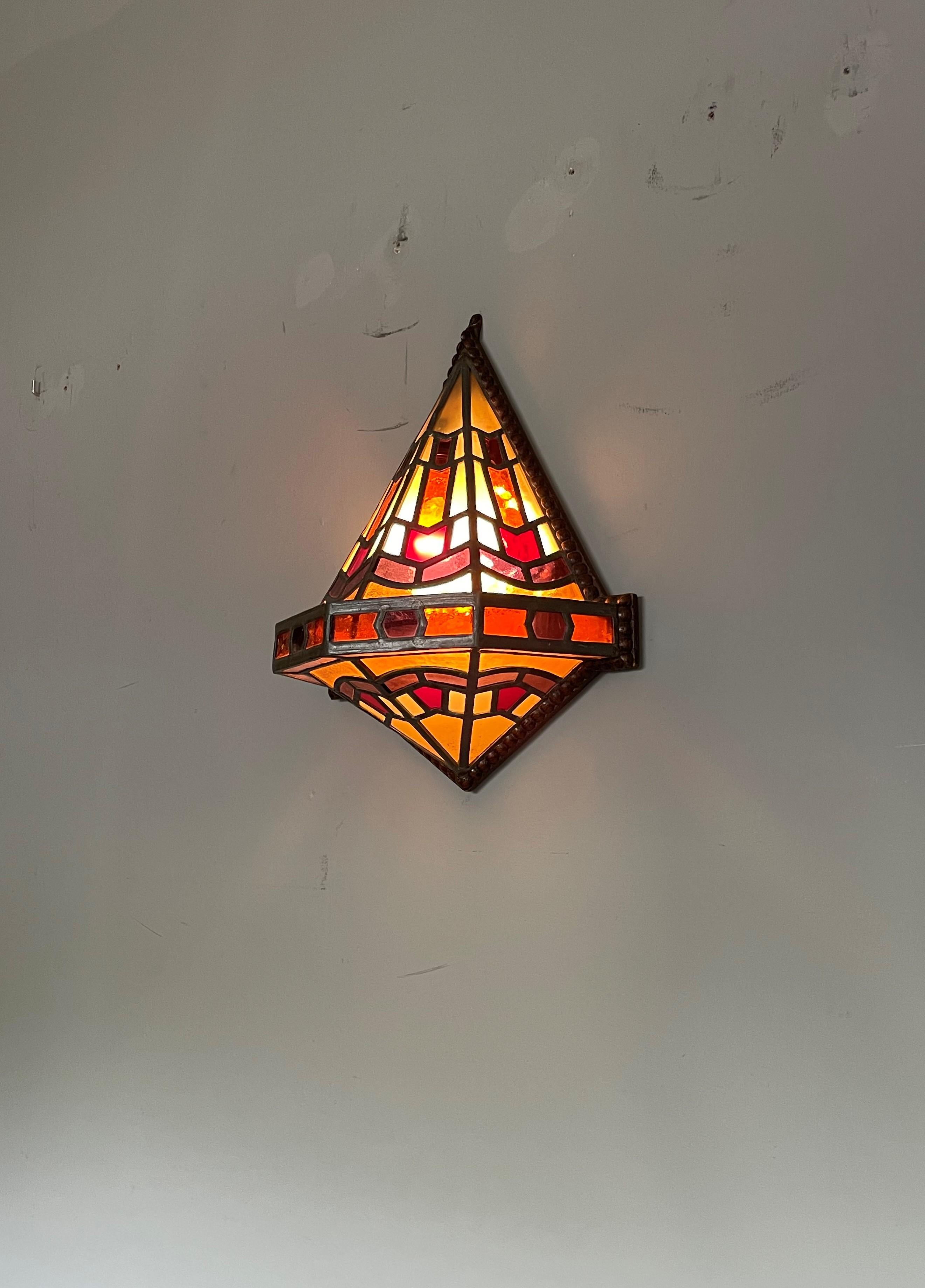 Dutch Arts and Crafts Stained Glass & Oak Hallway Wall Sconce Amsterdam School In Excellent Condition In Lisse, NL