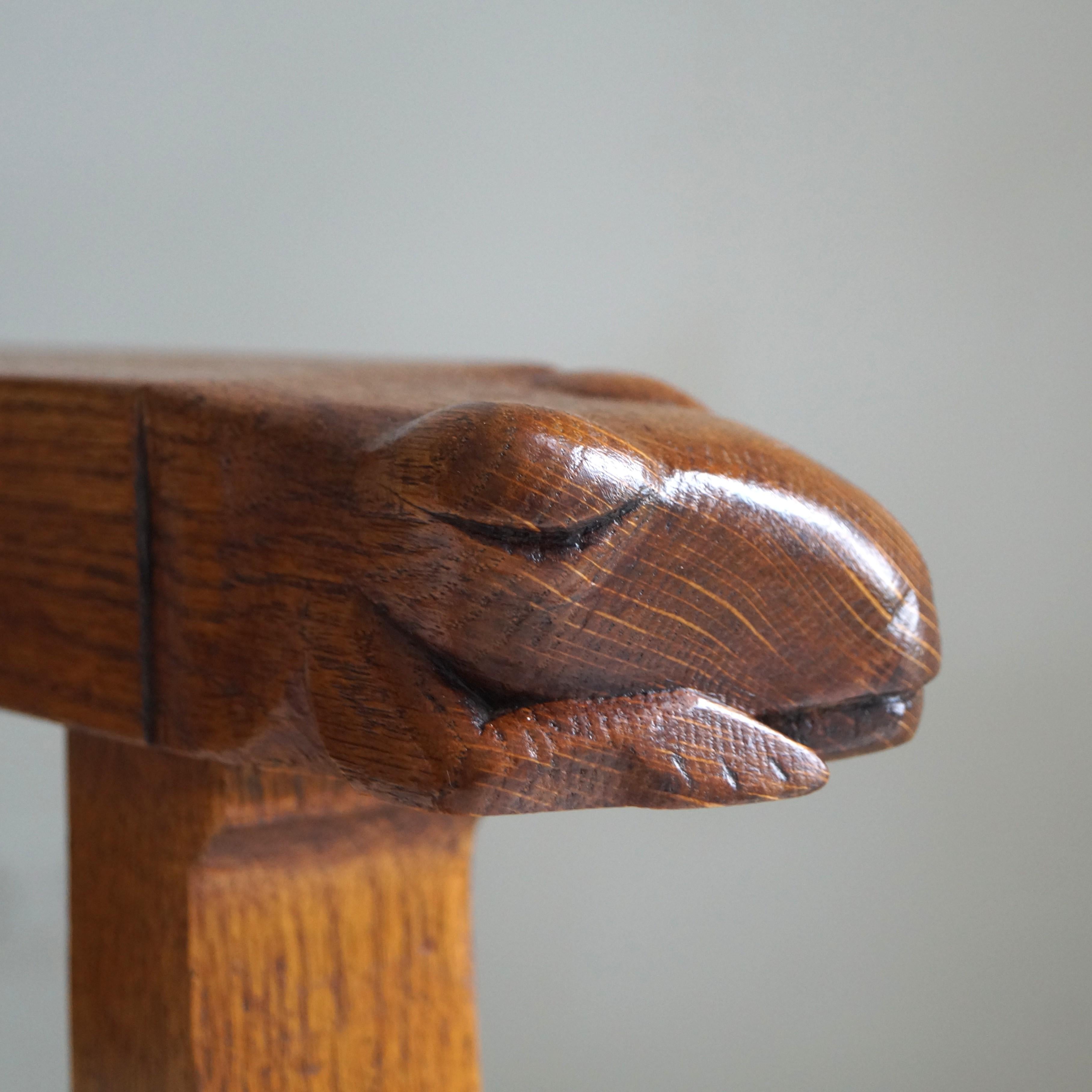 Holländischer Arts & Crafts Sessel mit Salamander und Nelken, Kobus de Graaff (Eichenholz) im Angebot
