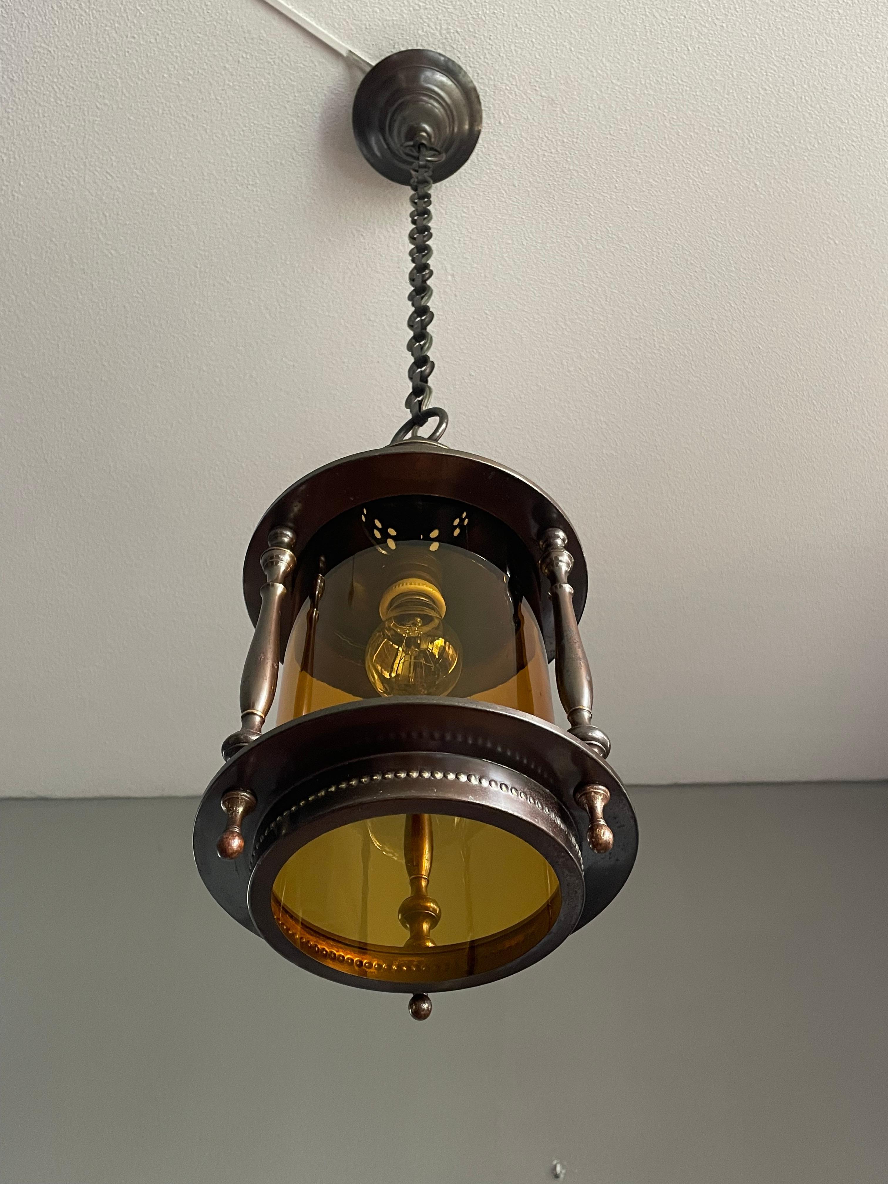 Suspension de hall d'entrée / luminaire en laiton et verre cylindrique de style Arts & Crafts hollandais 2
