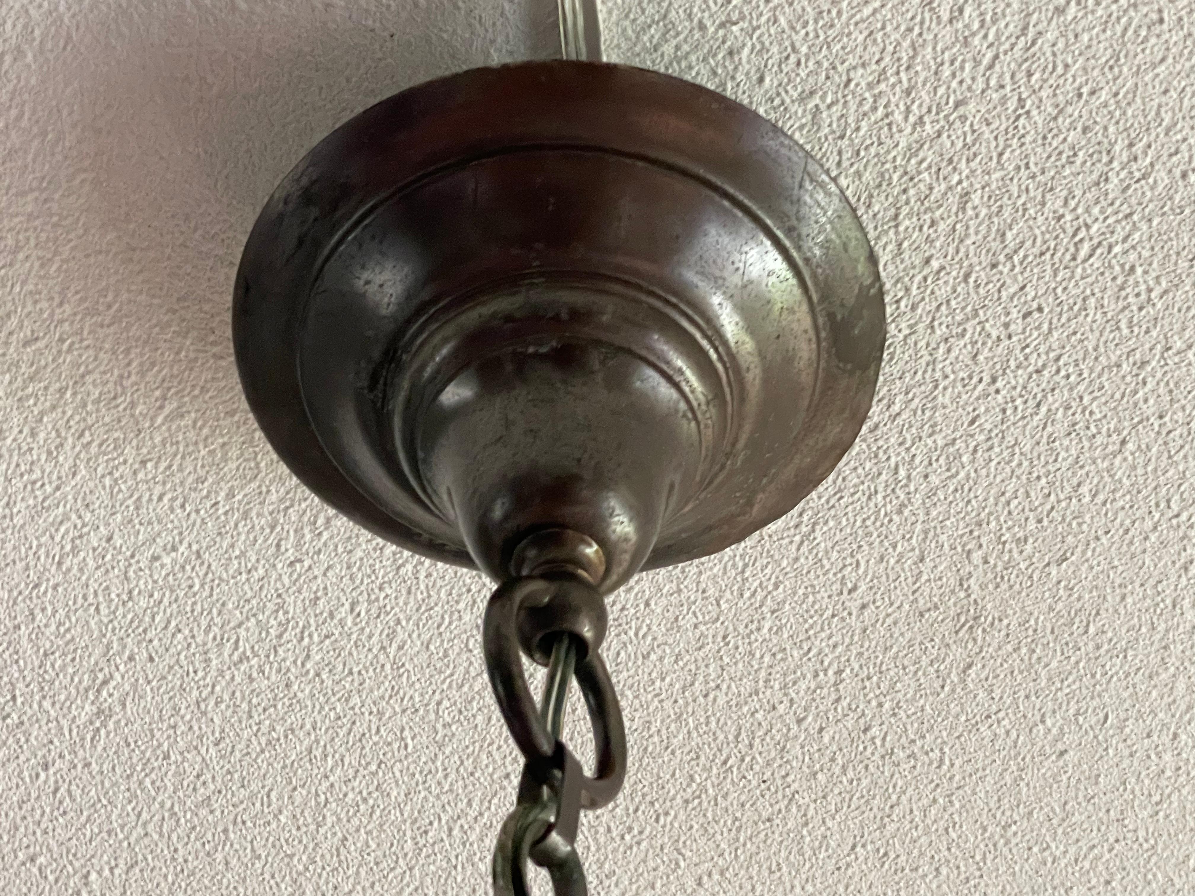 Suspension de hall d'entrée / luminaire en laiton et verre cylindrique de style Arts & Crafts hollandais 3