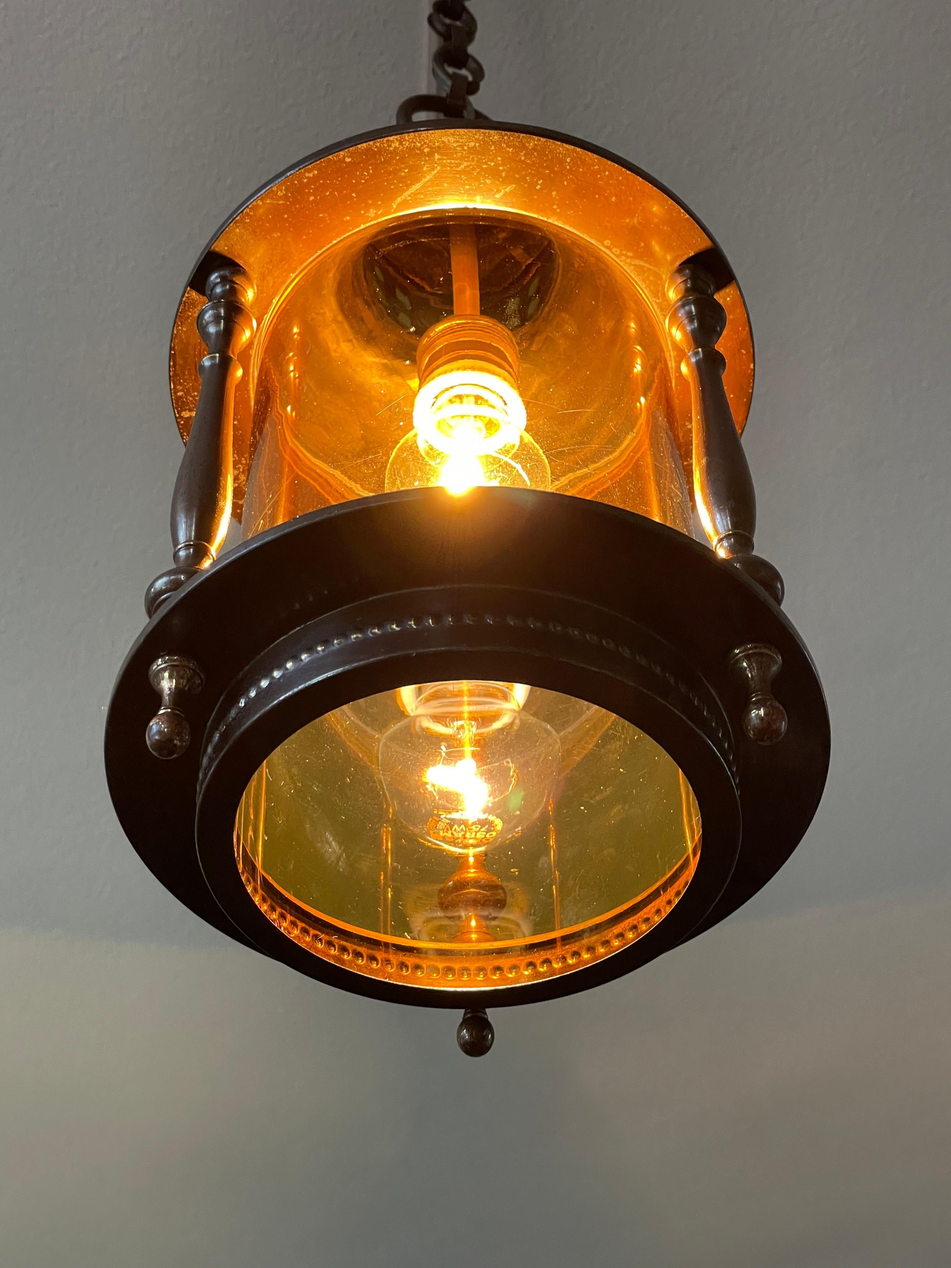 Suspension de hall d'entrée / luminaire en laiton et verre cylindrique de style Arts & Crafts hollandais 7