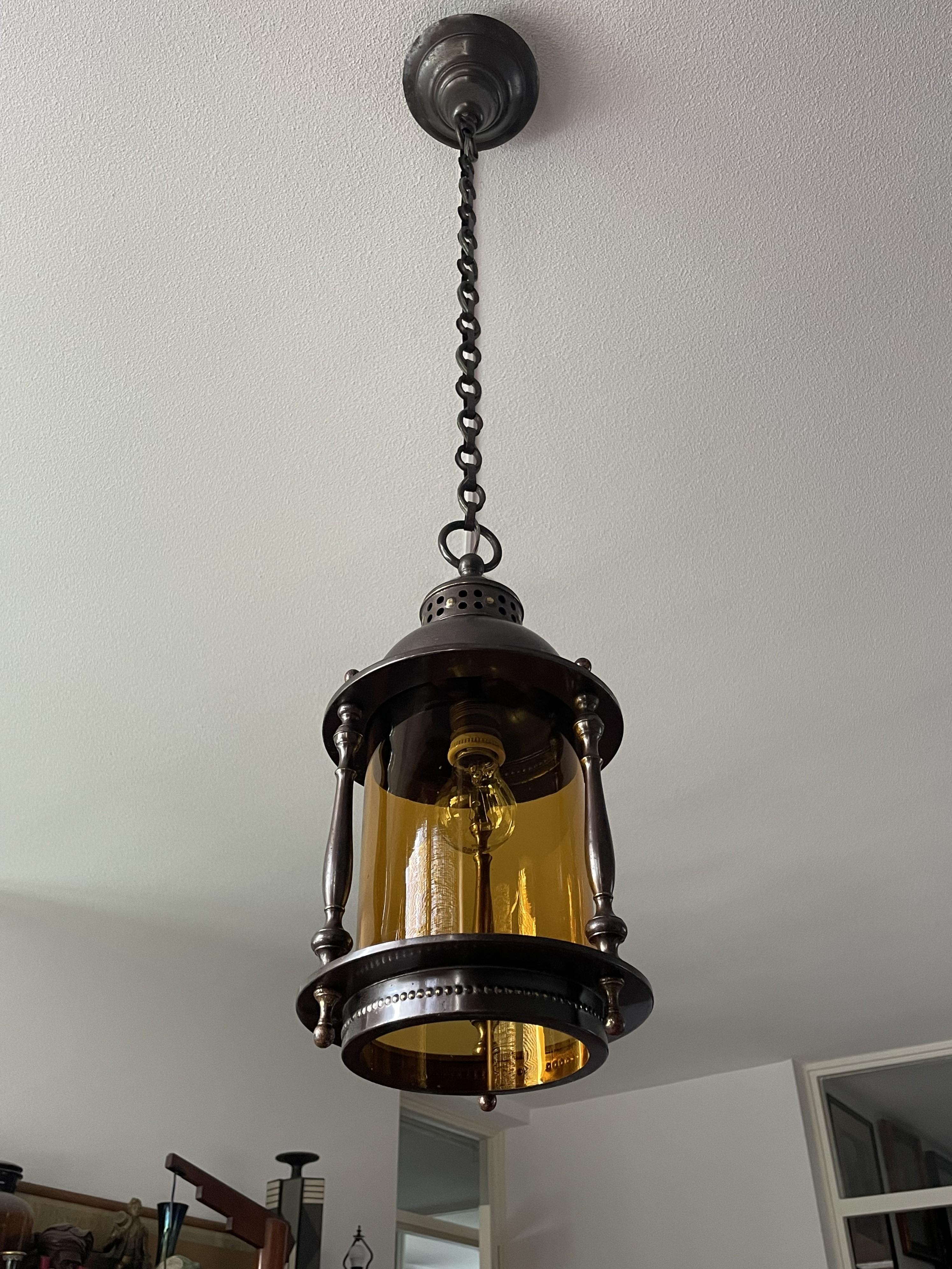 Suspension de hall d'entrée / luminaire en laiton et verre cylindrique de style Arts & Crafts hollandais 8