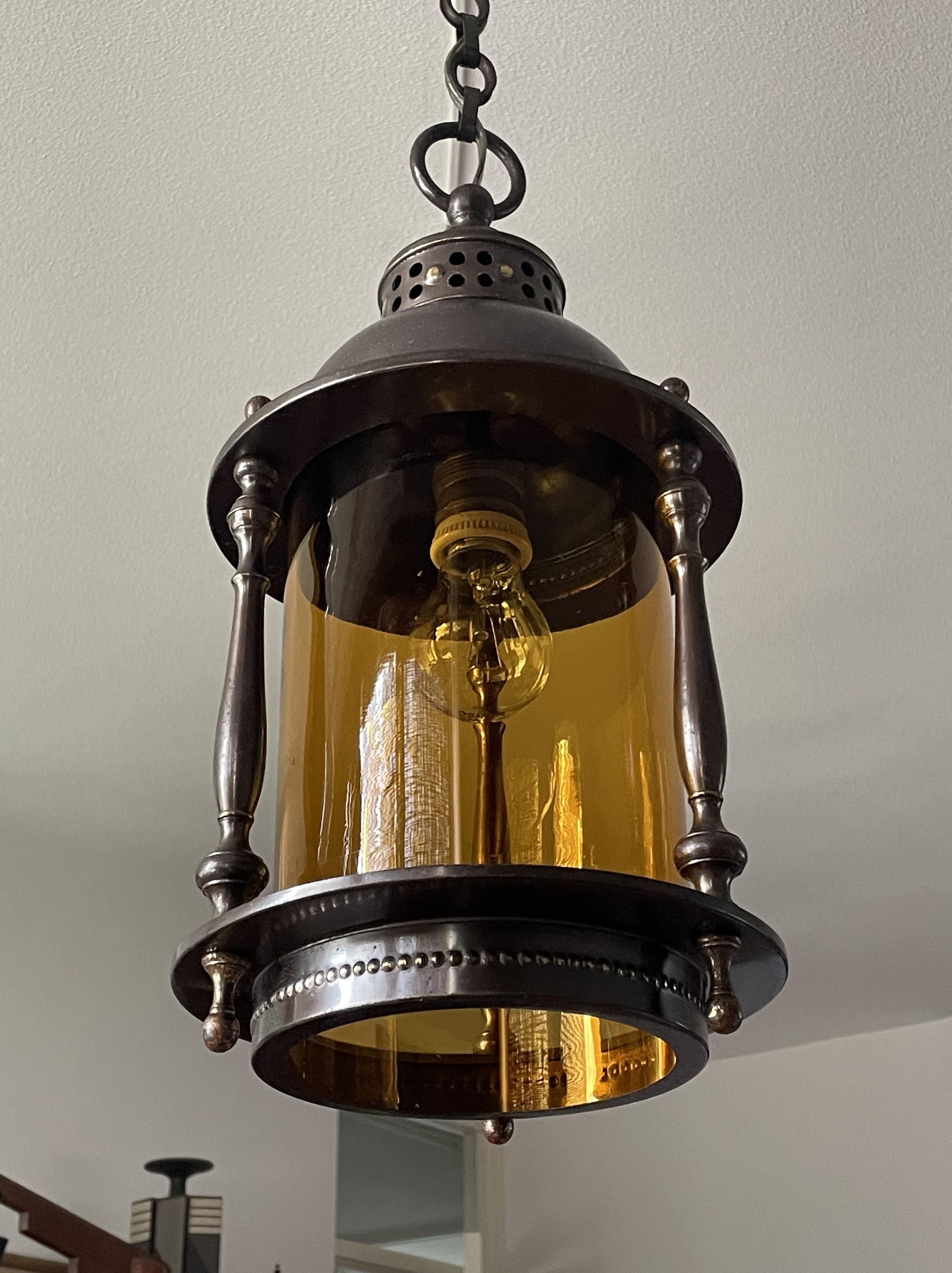 Suspension de hall d'entrée / luminaire en laiton et verre cylindrique de style Arts & Crafts hollandais 10