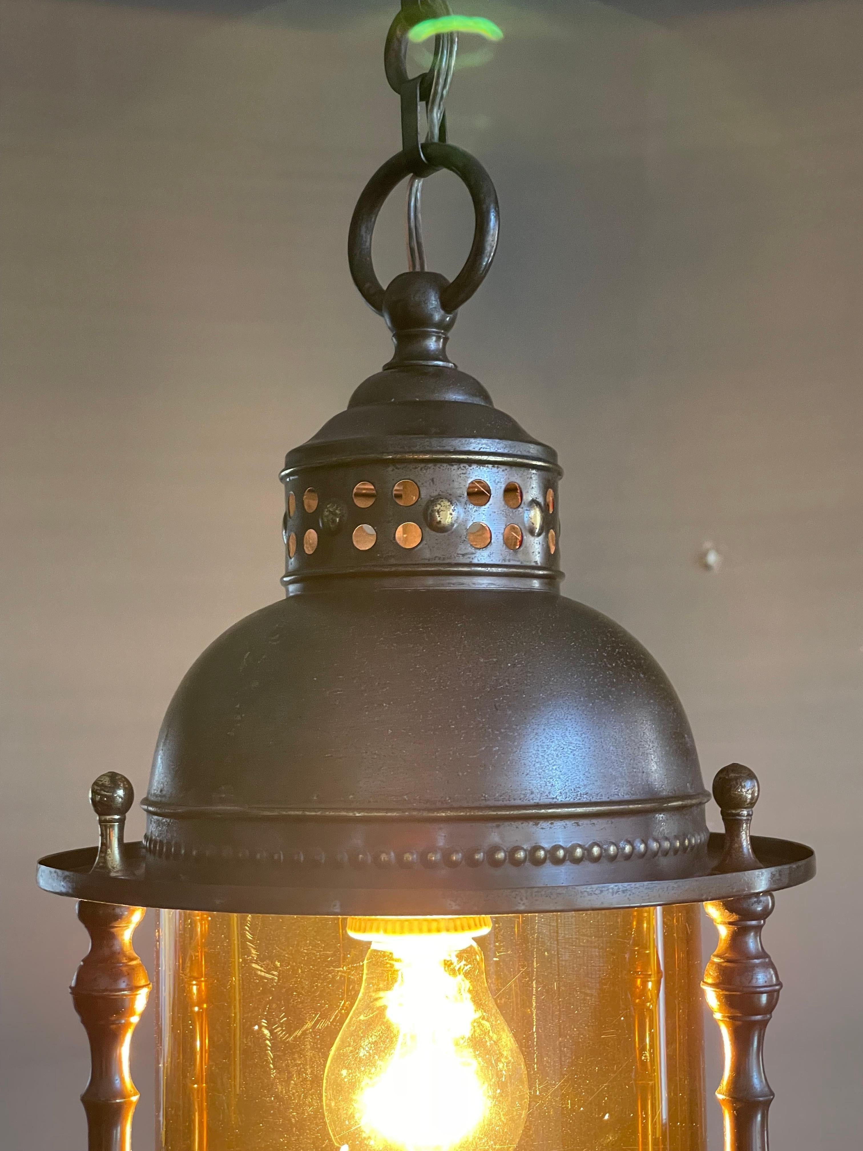 Suspension de hall d'entrée / luminaire en laiton et verre cylindrique de style Arts & Crafts hollandais 12