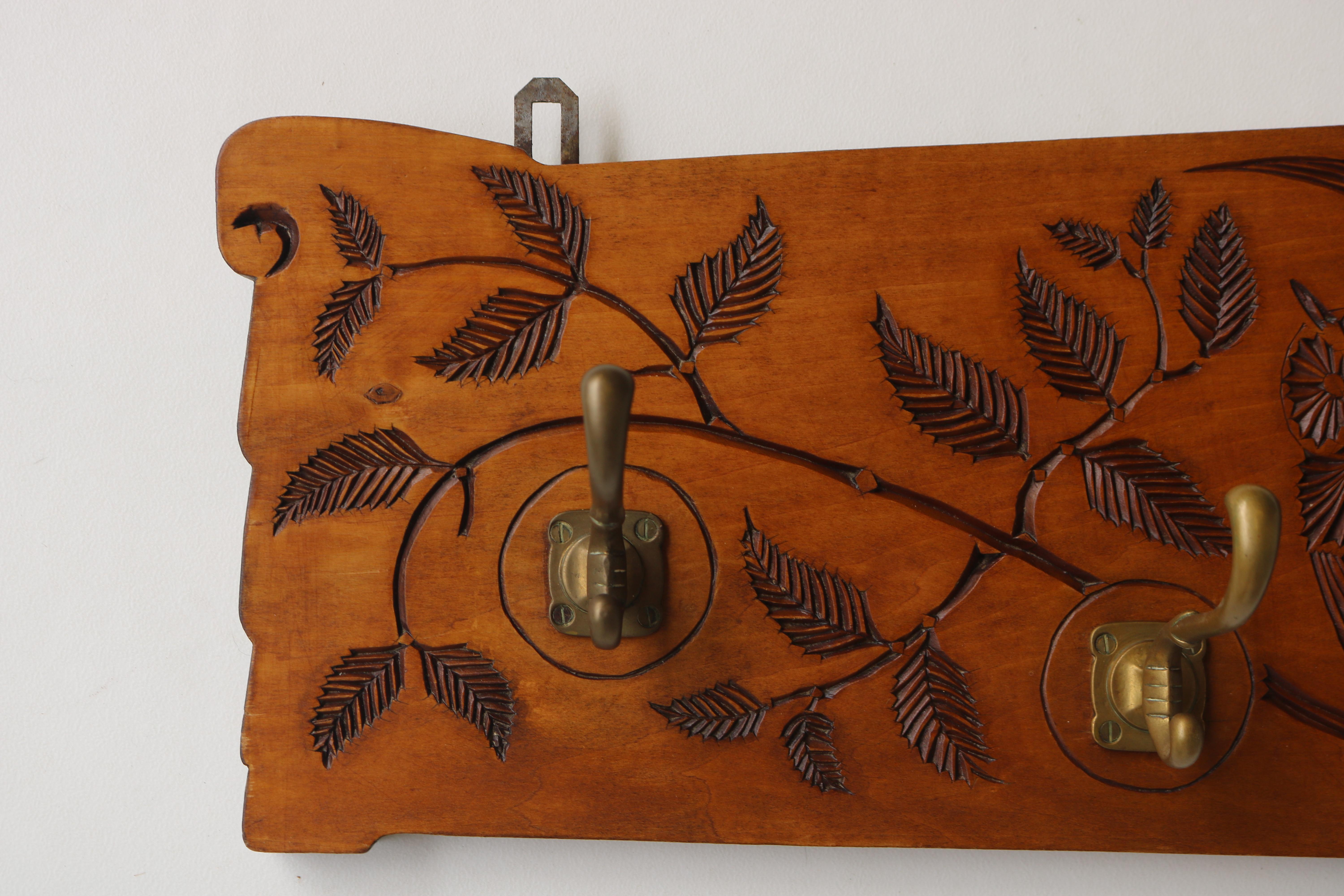 Dutch Arts & Crafts Coat Rack with Owls 1930 chip carved hallway brass hooks For Sale 1