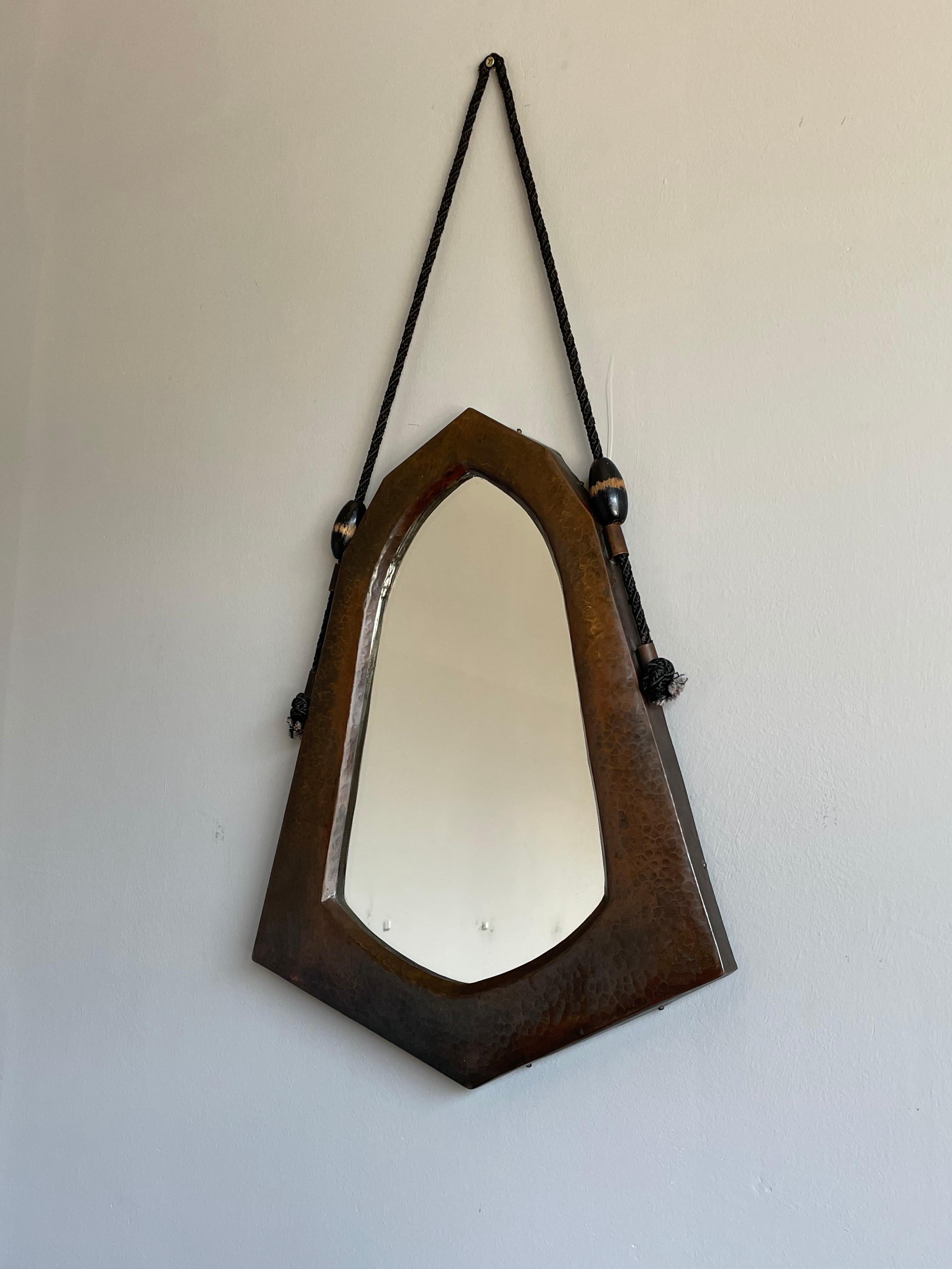 Dutch Arts & Crafts Hand Hammered Copper Wall Mirror of Practical Size, 1910s In Good Condition In Lisse, NL
