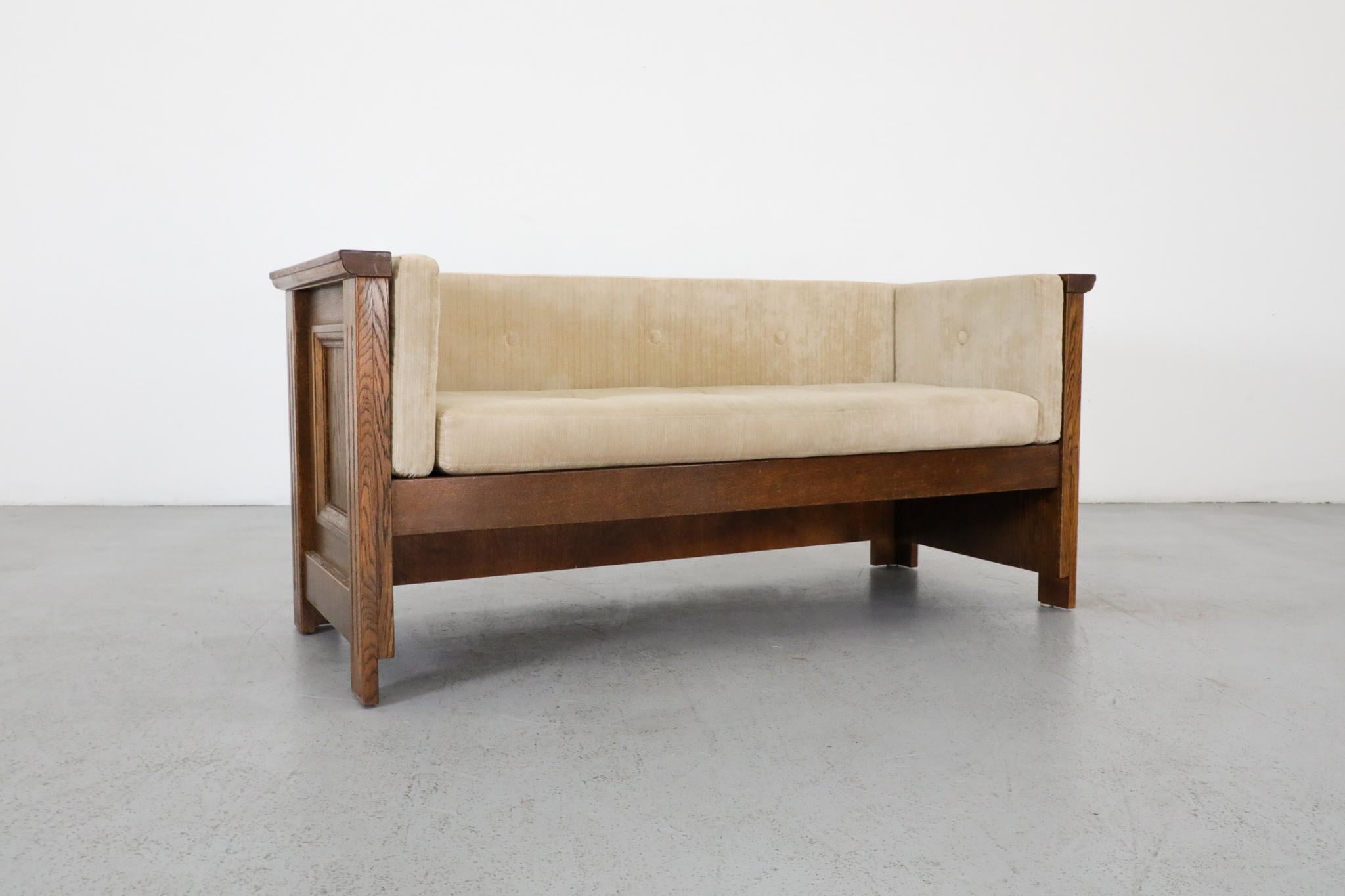 Divano Hall Loveseat in Oak Oak & Crafts, cuscini originali in vendita 1