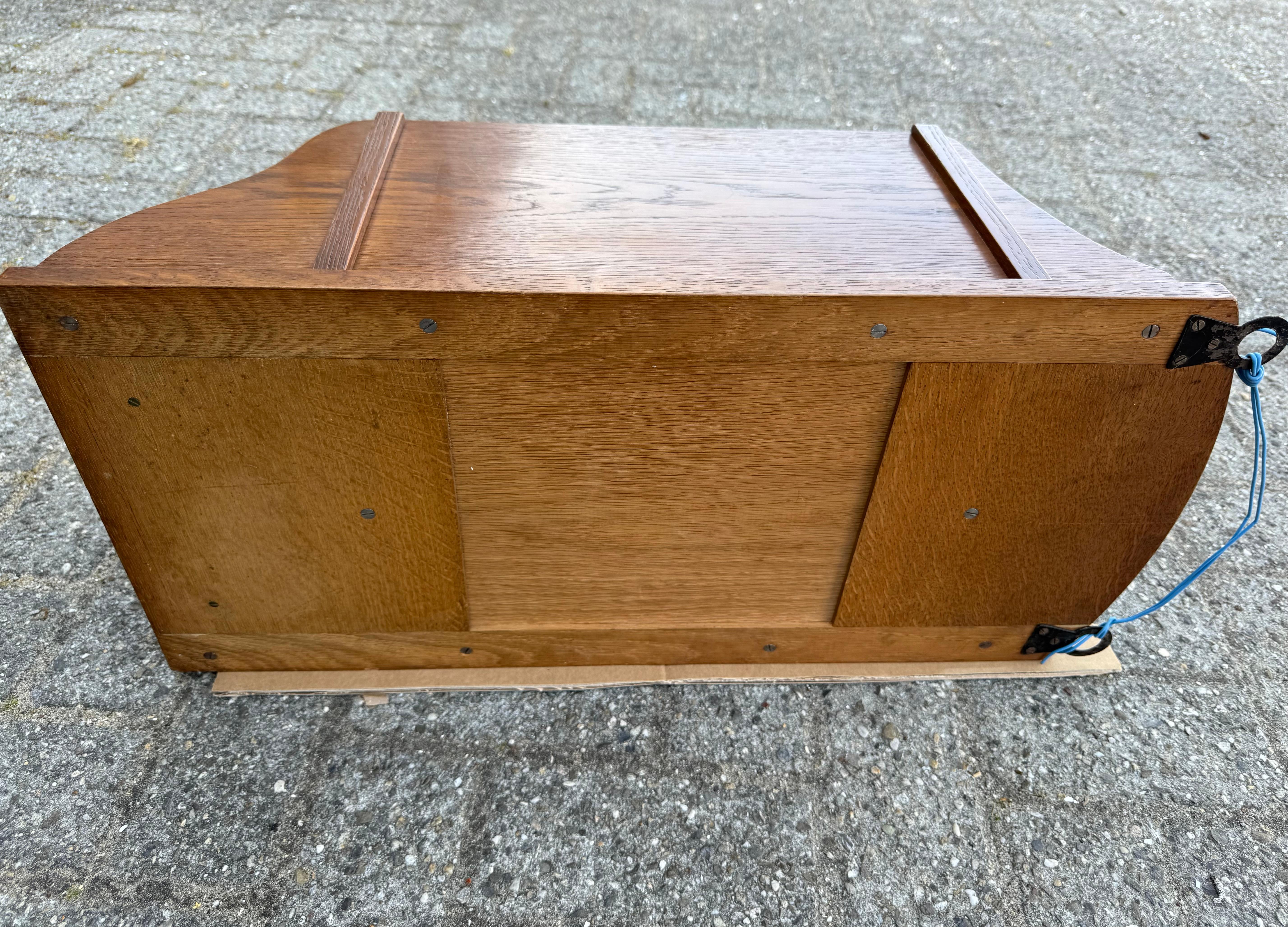 Holländischer Arts & Crafts Wandhängeschrank aus Eichenholz mit verglaster Tür, um 1910 im Angebot 12