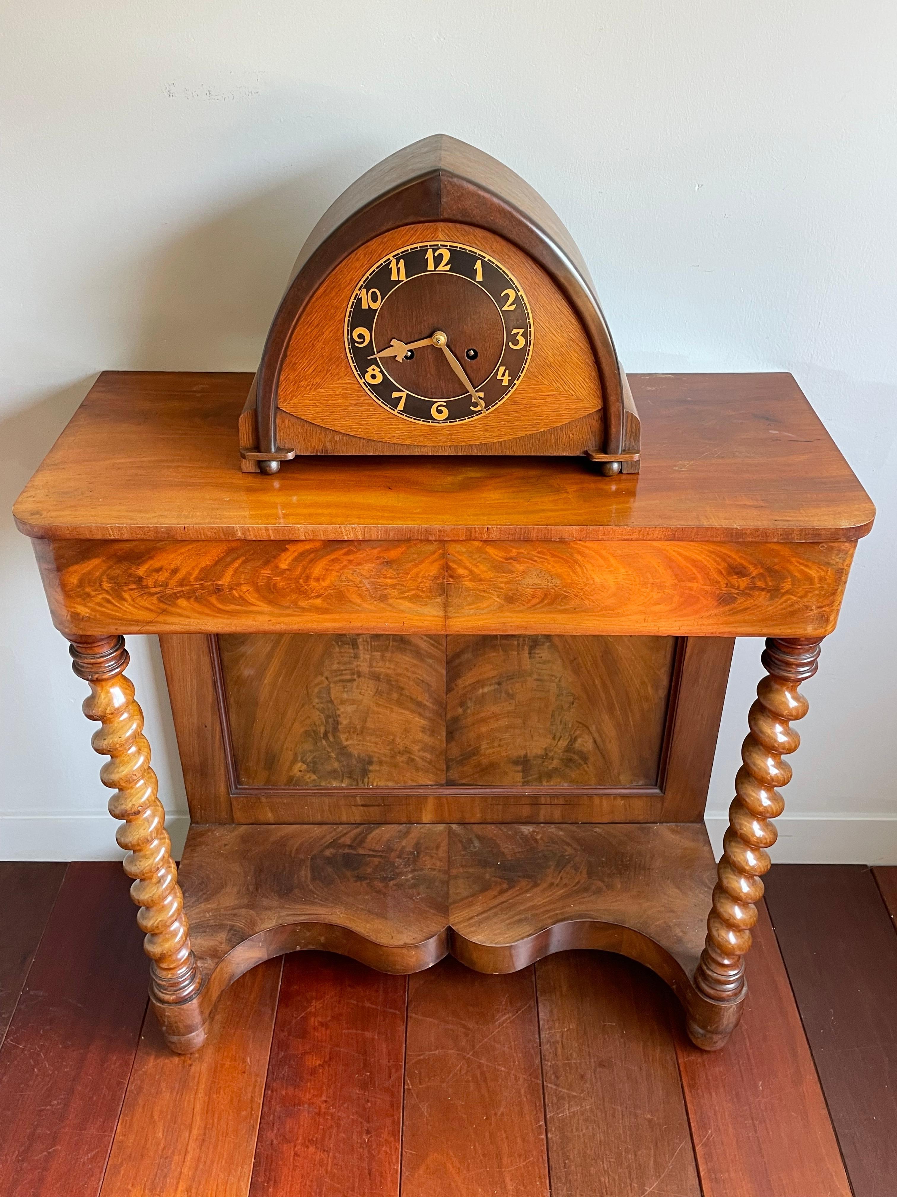 Beautiful design and perfectly running Arts & Crafts table pendulum clock.

If you are looking for a great shape and excellent condition clock then this original specimen from the 1920s could be perfect for you. The combination of the dark