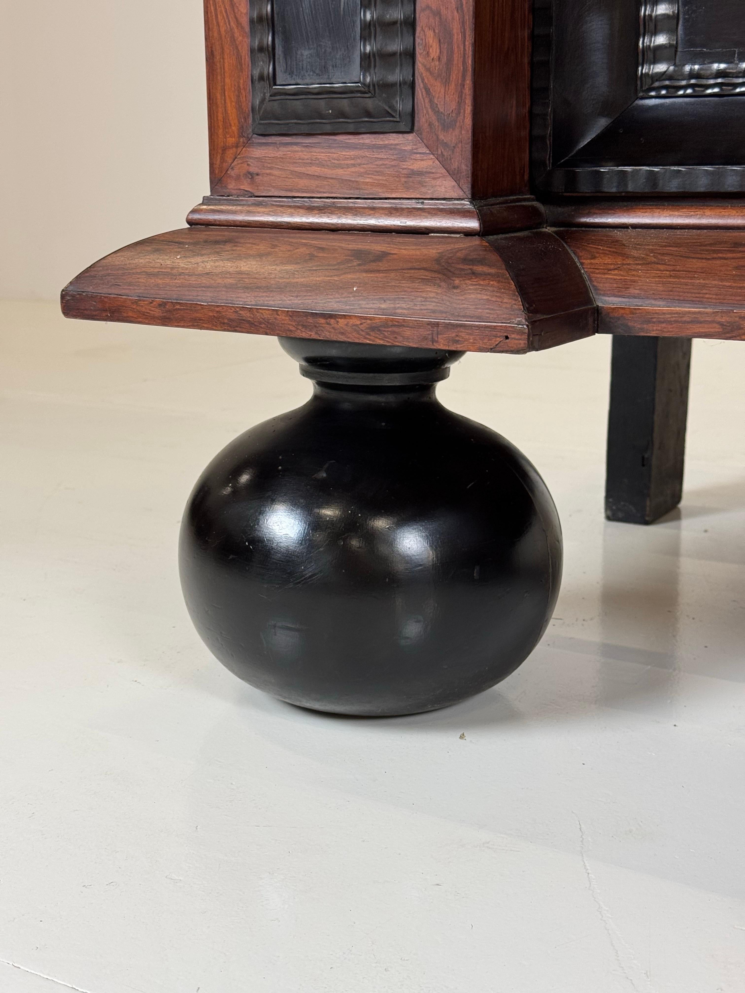 Cabinet à coussins baroque hollandais ca. 1700 en vente 6