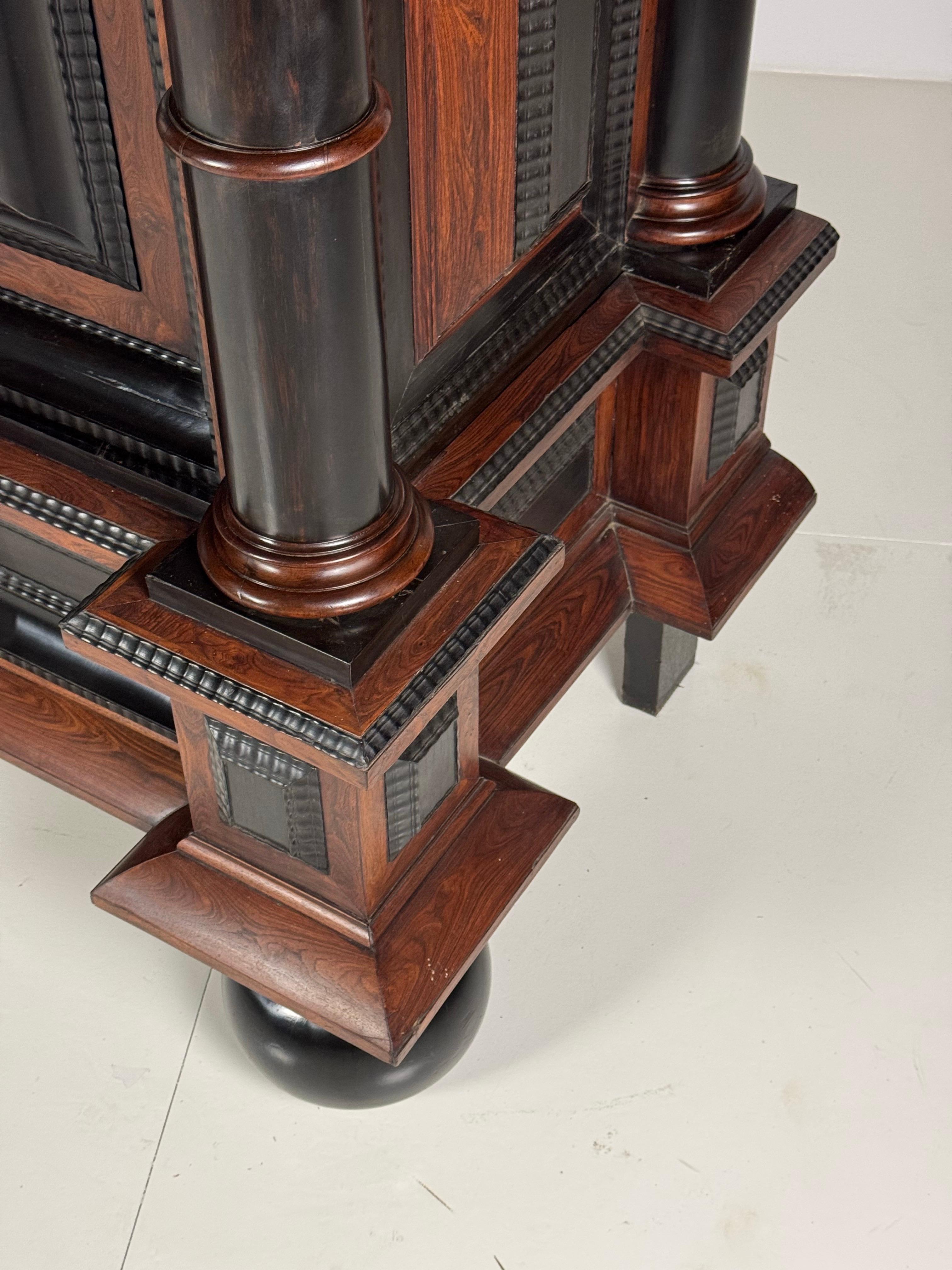 Cabinet à coussins baroque hollandais ca. 1700 en vente 7