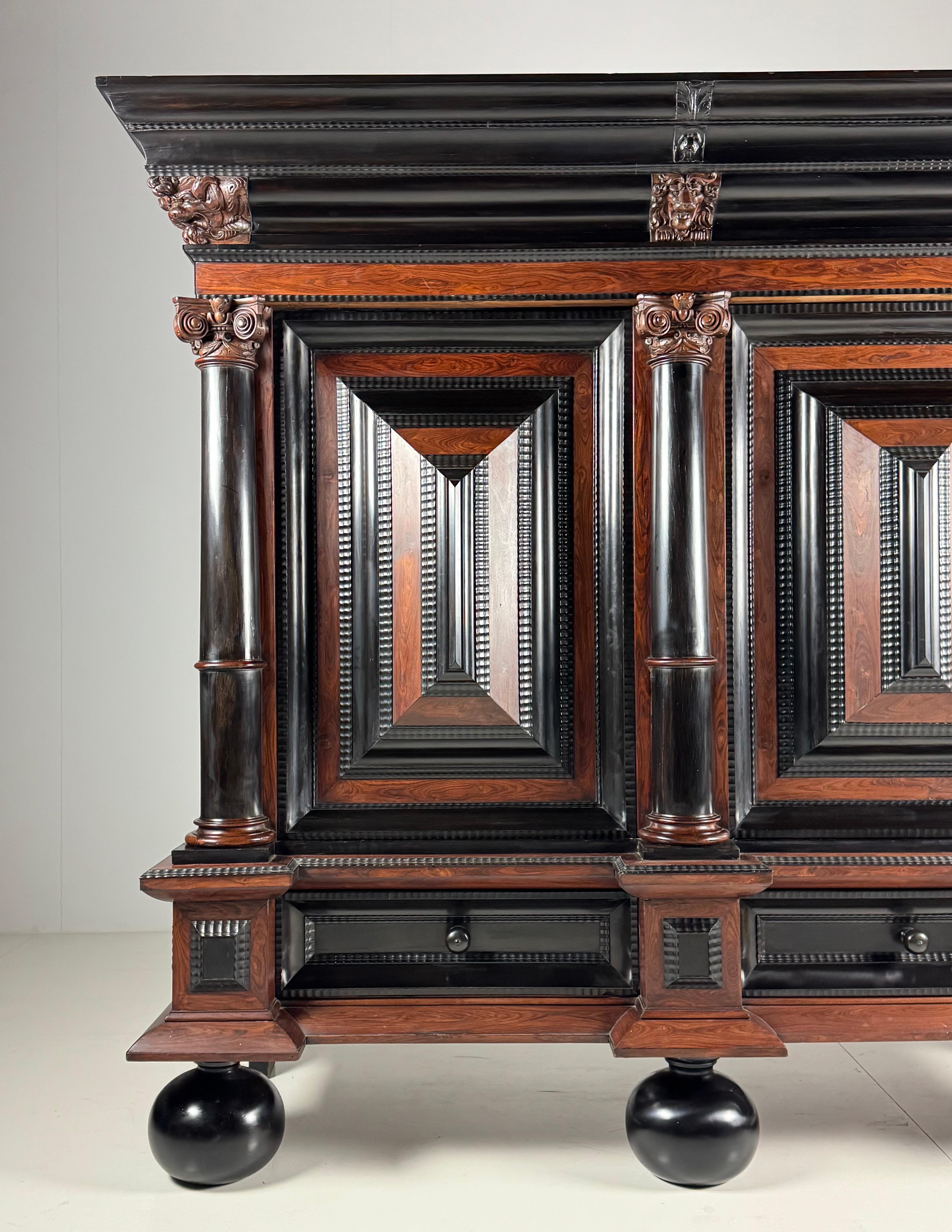 Cabinet à coussins baroque hollandais ca. 1700 en vente 9