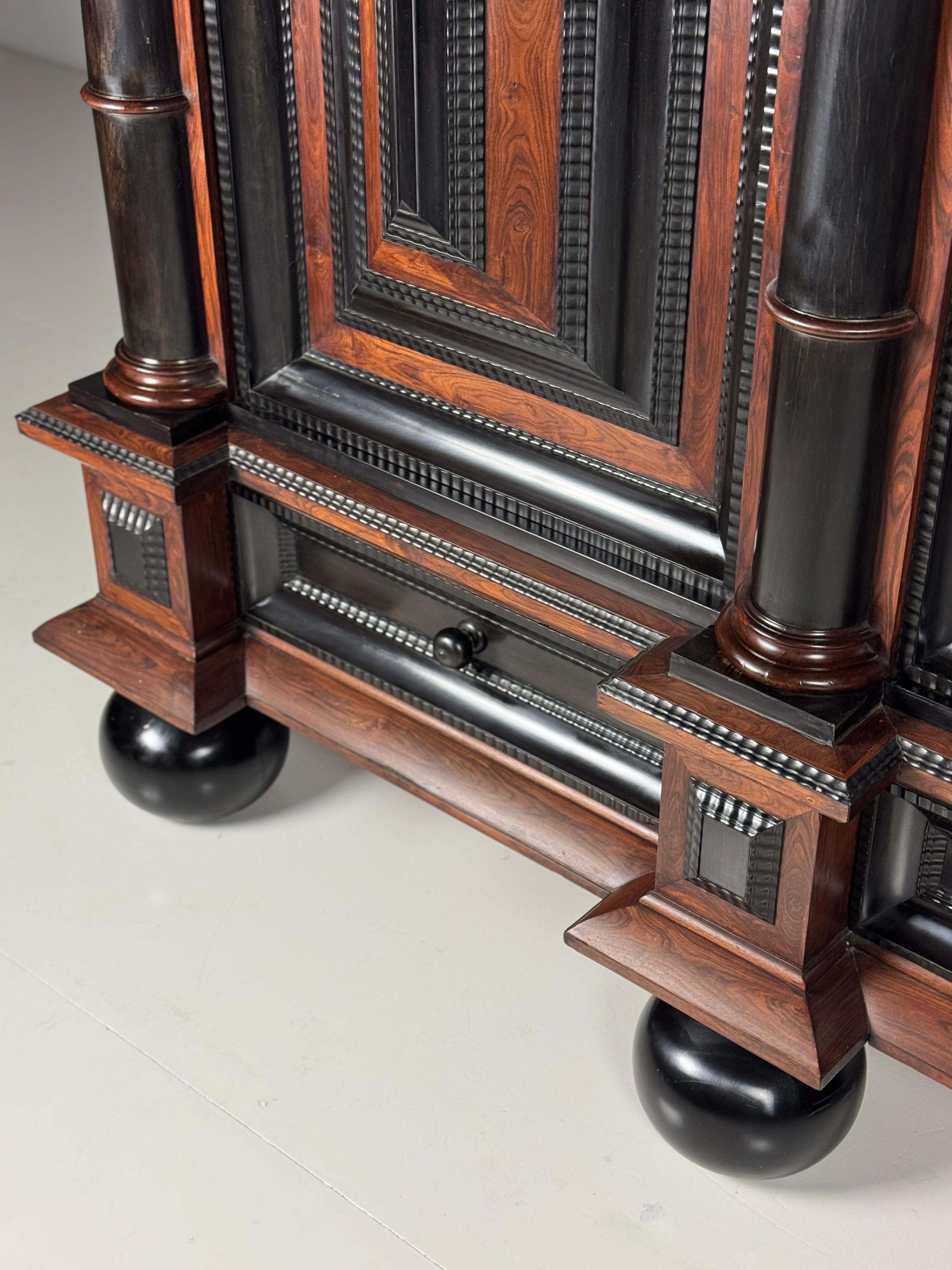 Cabinet à coussins baroque hollandais ca. 1700 en vente 10