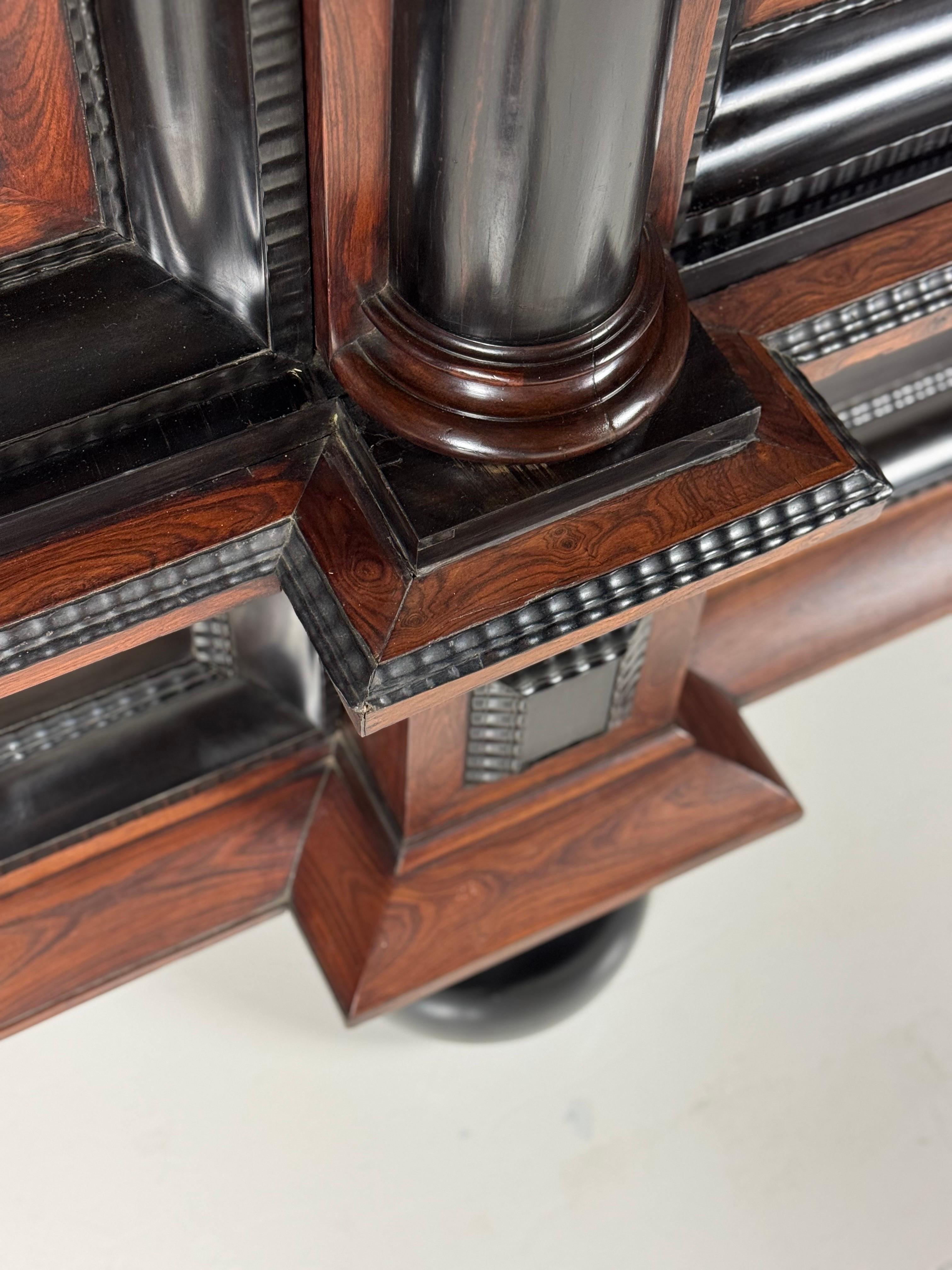 Cabinet à coussins baroque hollandais ca. 1700 en vente 11
