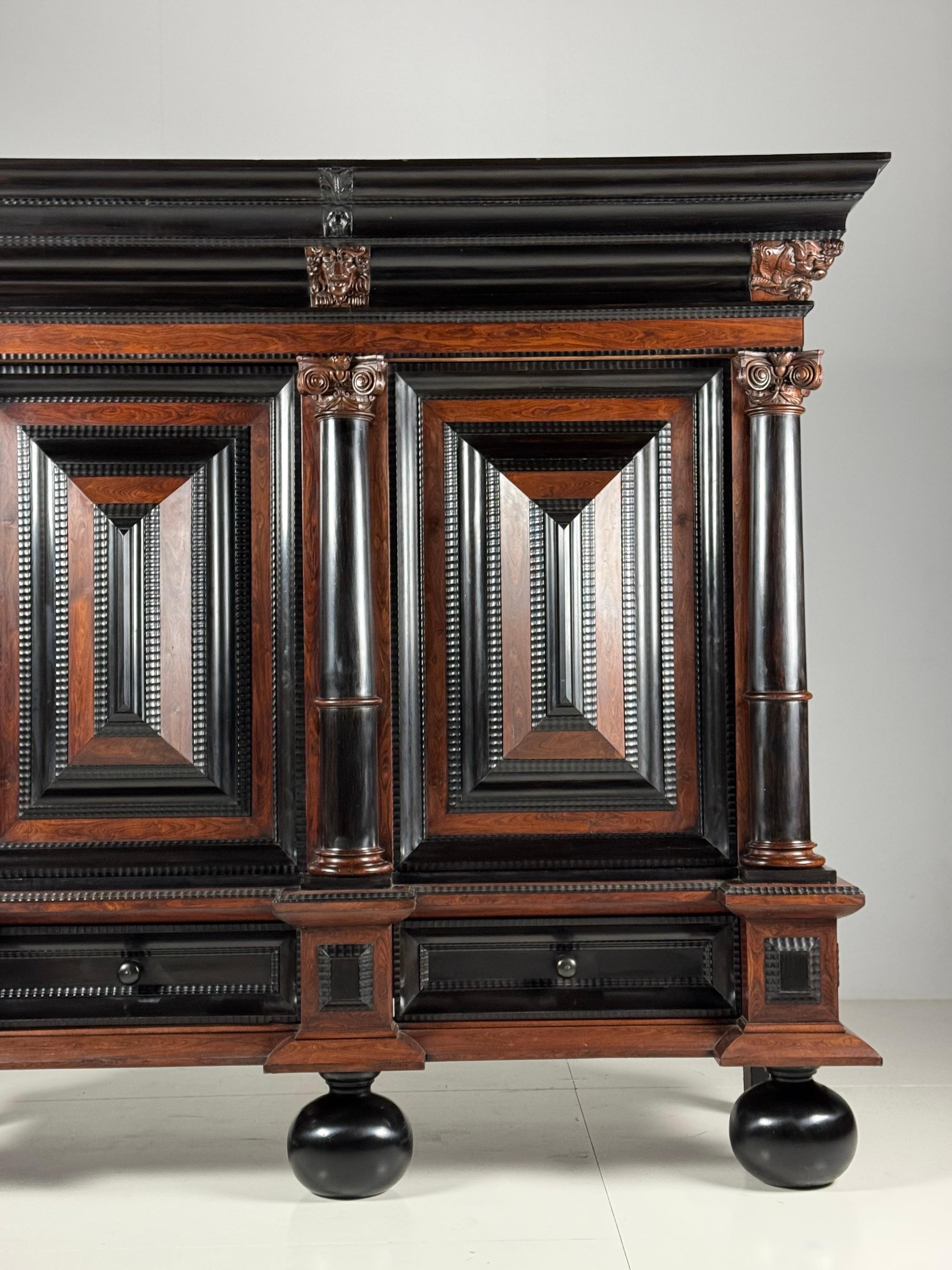 Cabinet à coussins baroque hollandais ca. 1700 en vente 12
