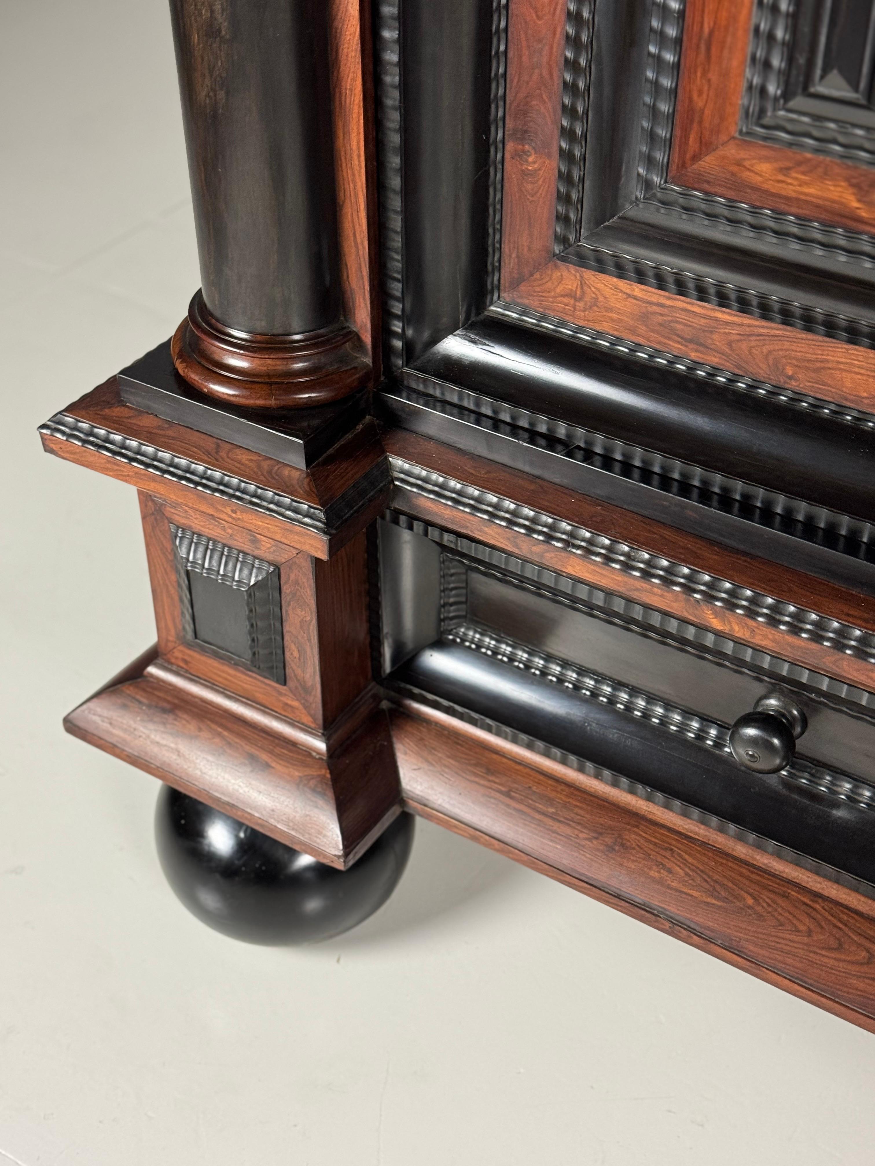 Cabinet à coussins baroque hollandais ca. 1700 Bon état - En vente à MILL, NL