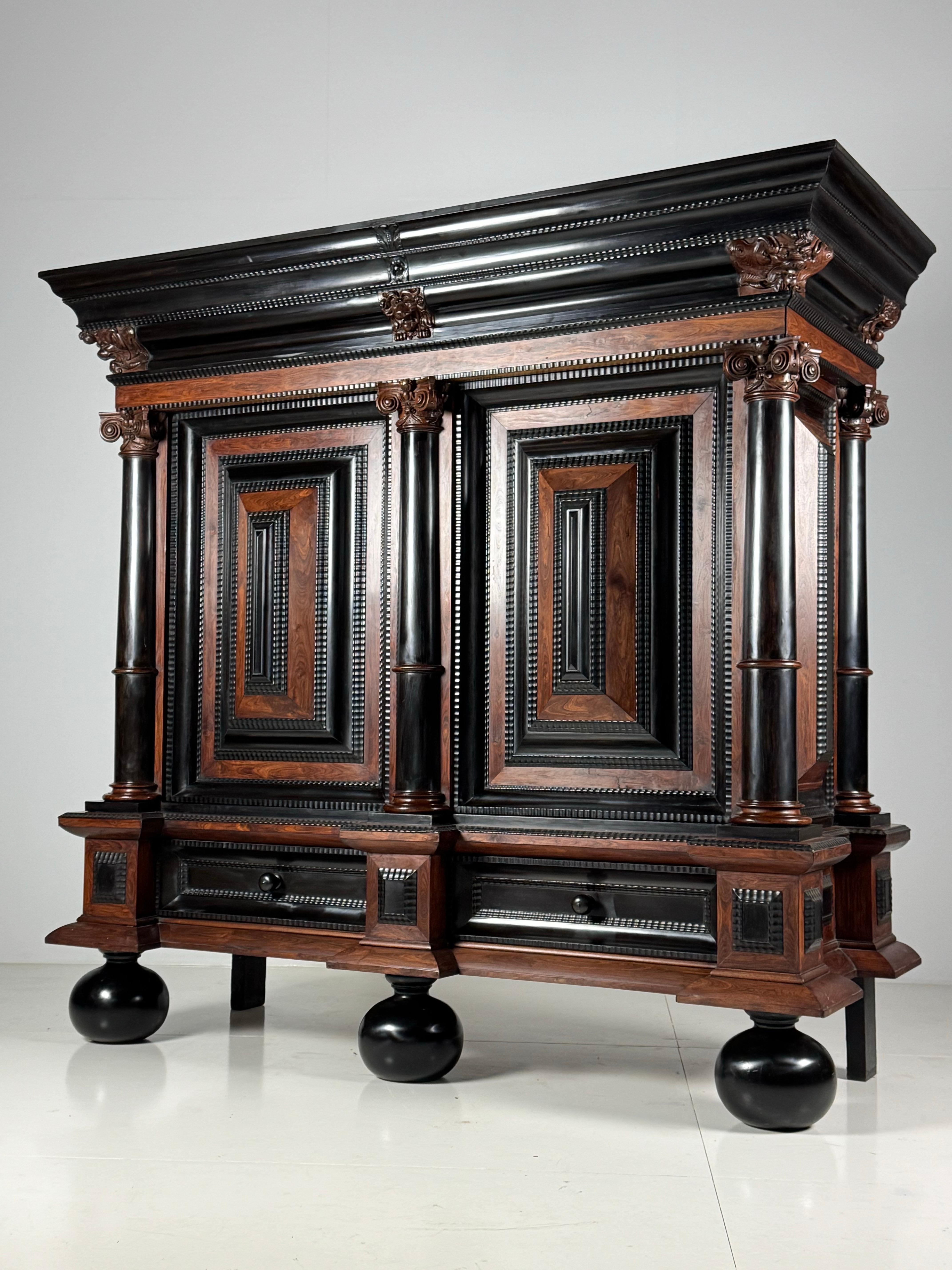 Début du XVIIIe siècle Cabinet à coussins baroque hollandais ca. 1700 en vente