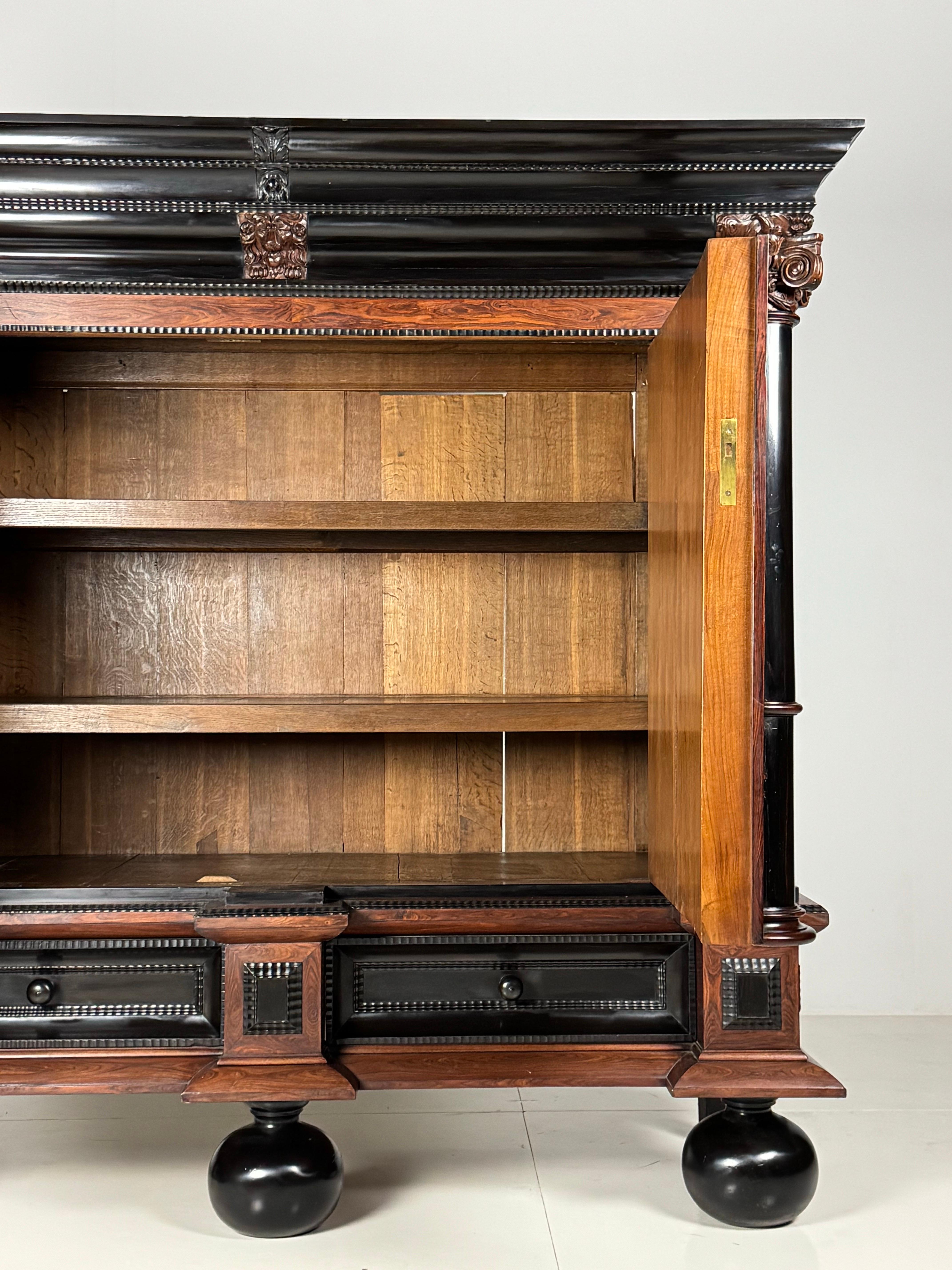 Cabinet à coussins baroque hollandais ca. 1700 en vente 2