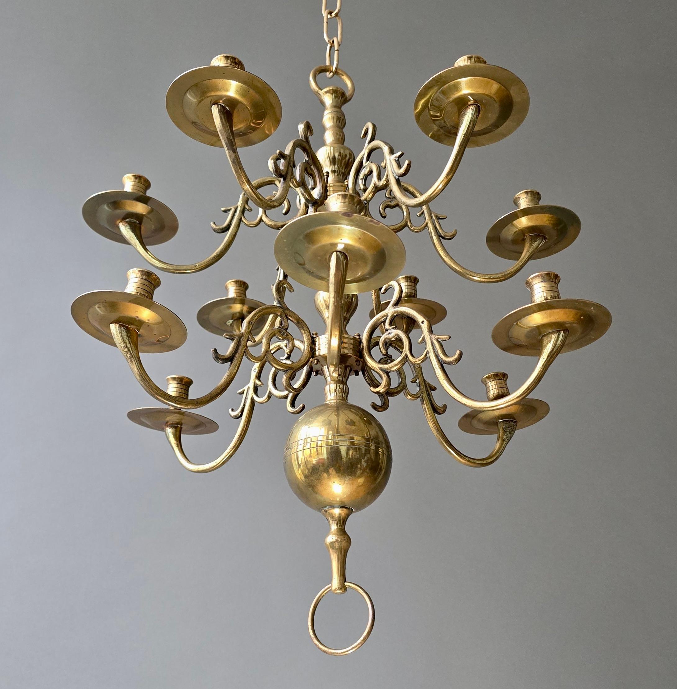 Olandese Lampadario olandese barocco revival del XIX secolo in ottone massiccio con 12 candele in vendita