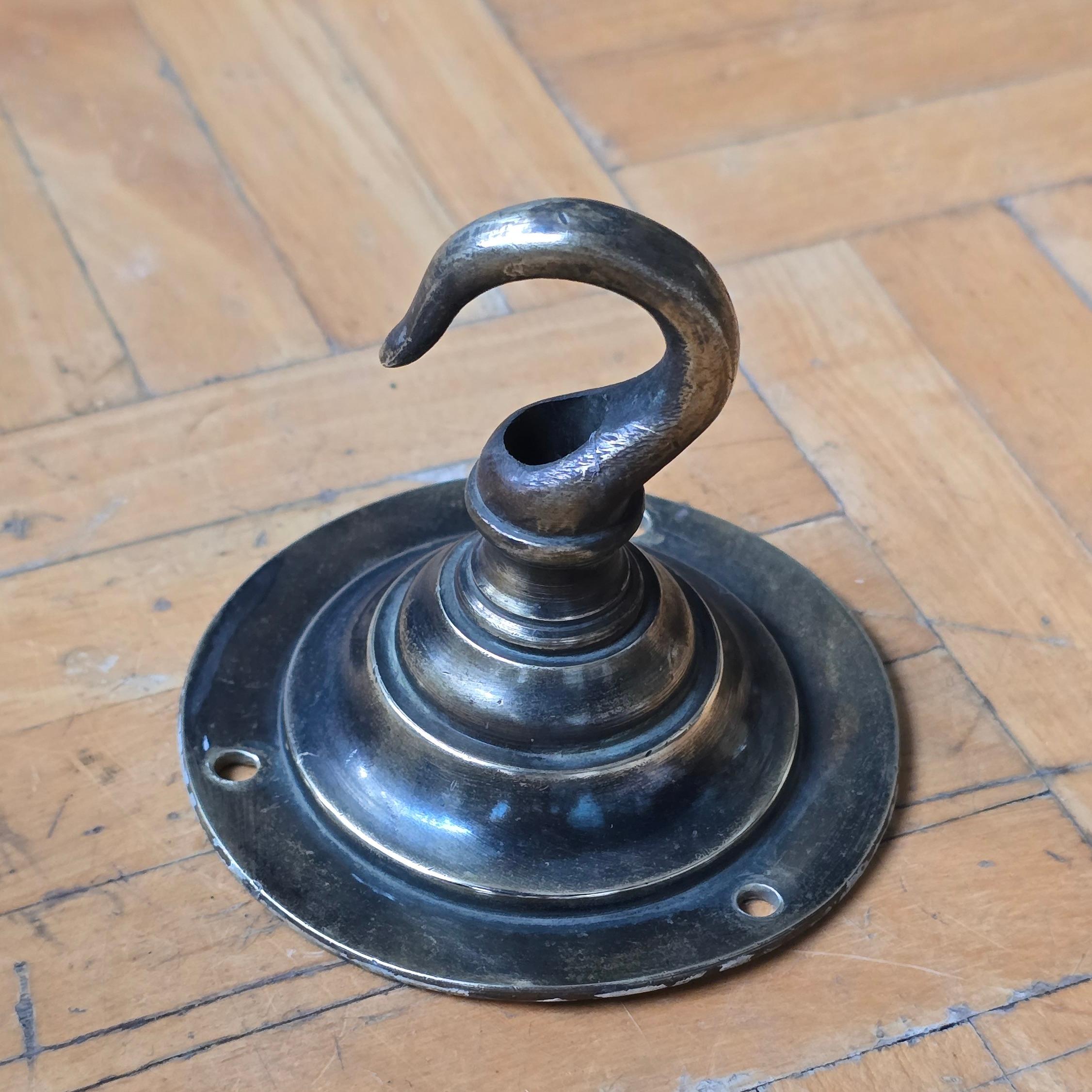 Lampadario olandese barocco revival del XIX secolo in ottone massiccio con 12 candele in vendita 2