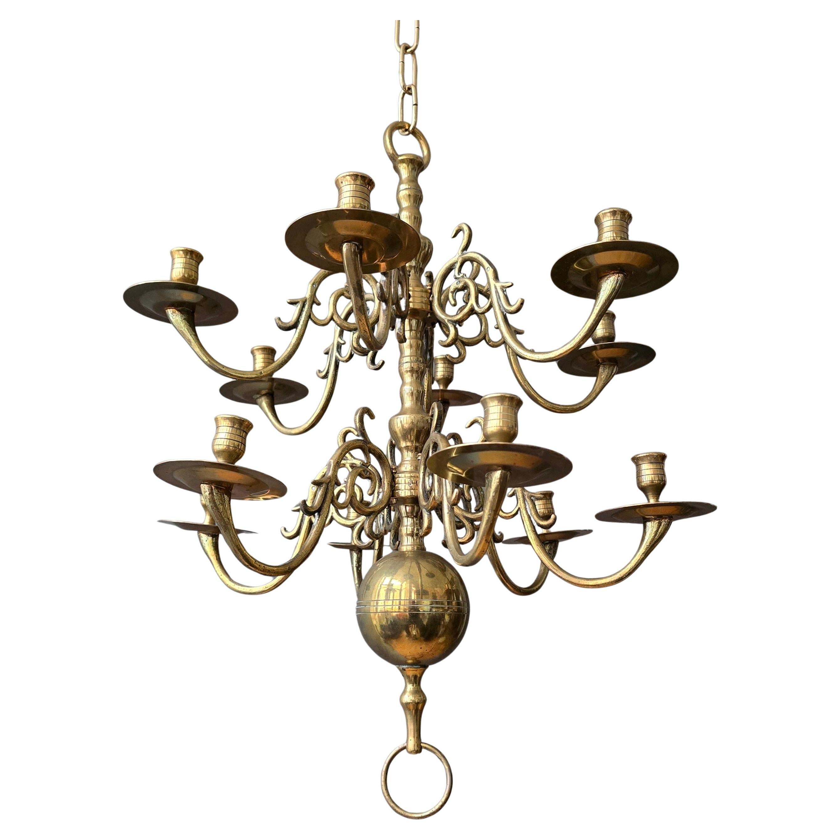 Lampadario olandese barocco revival del XIX secolo in ottone massiccio con 12 candele