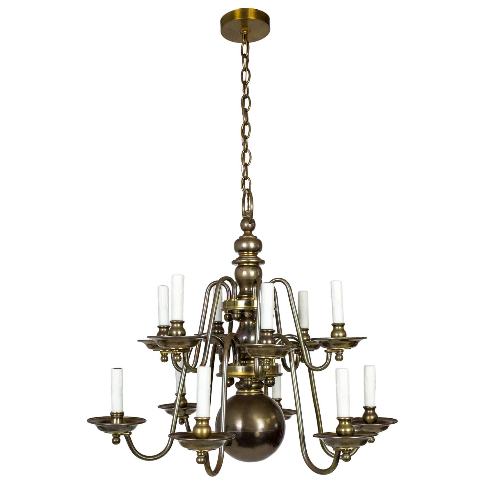 Lustre à 12 lumières en laiton vieilli à 2 niveaux de style baroque hollandais