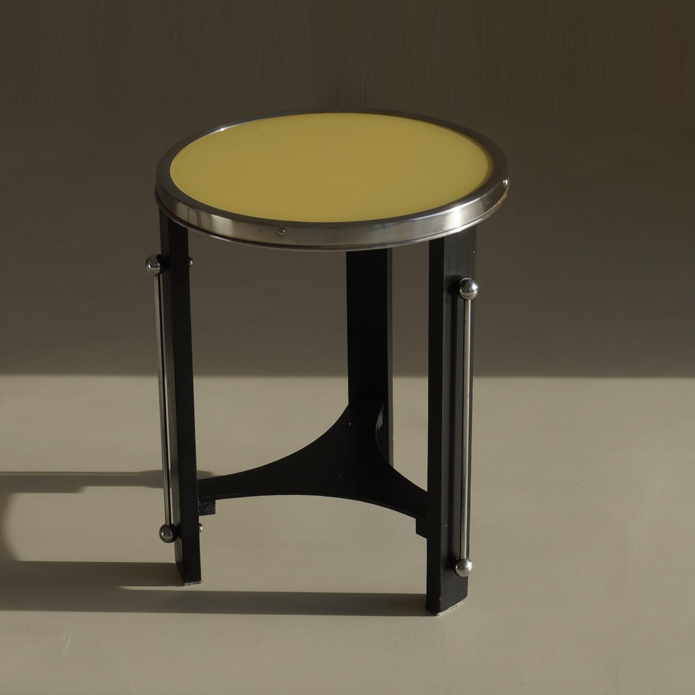 Dutch Bauhaus side table with yellow top, 1930s In Good Condition In EVERDINGEN, NL