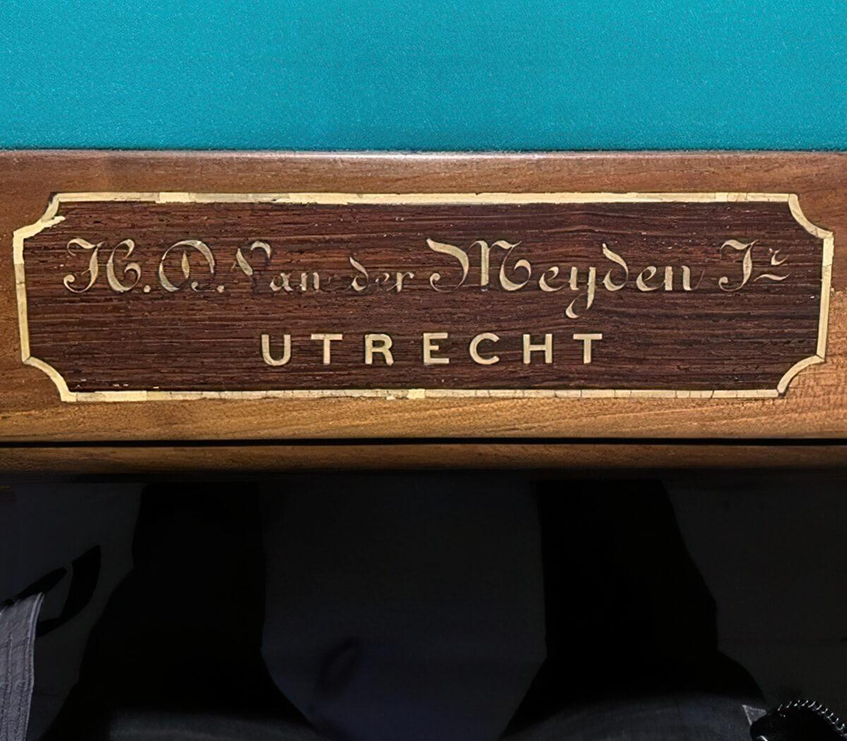 Milieu du XXe siècle Table de billard hollandaise avec chauffage et accessoires, 20e siècle en vente