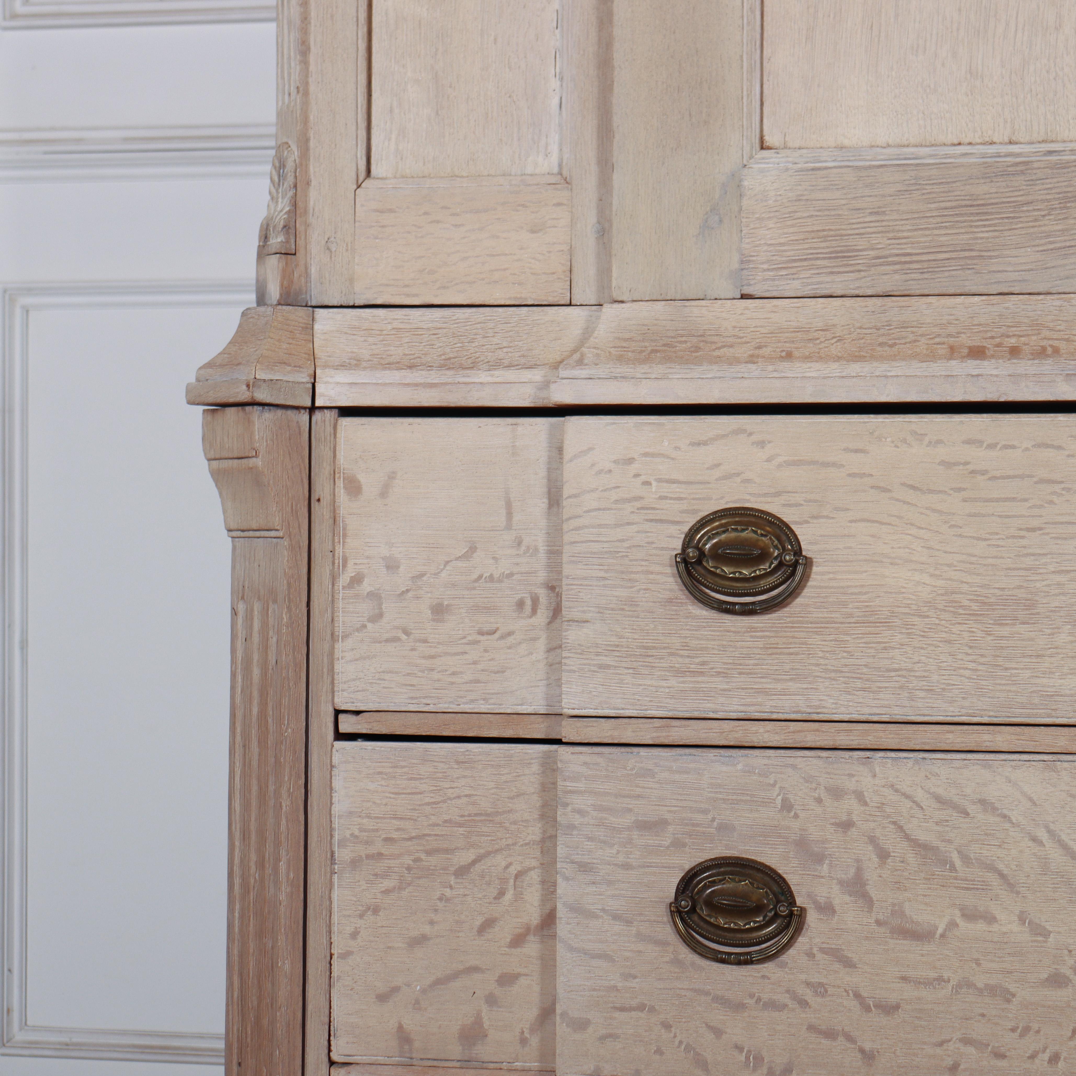 Dutch Bleached Oak Linen Cupboard In Good Condition For Sale In Leamington Spa, Warwickshire