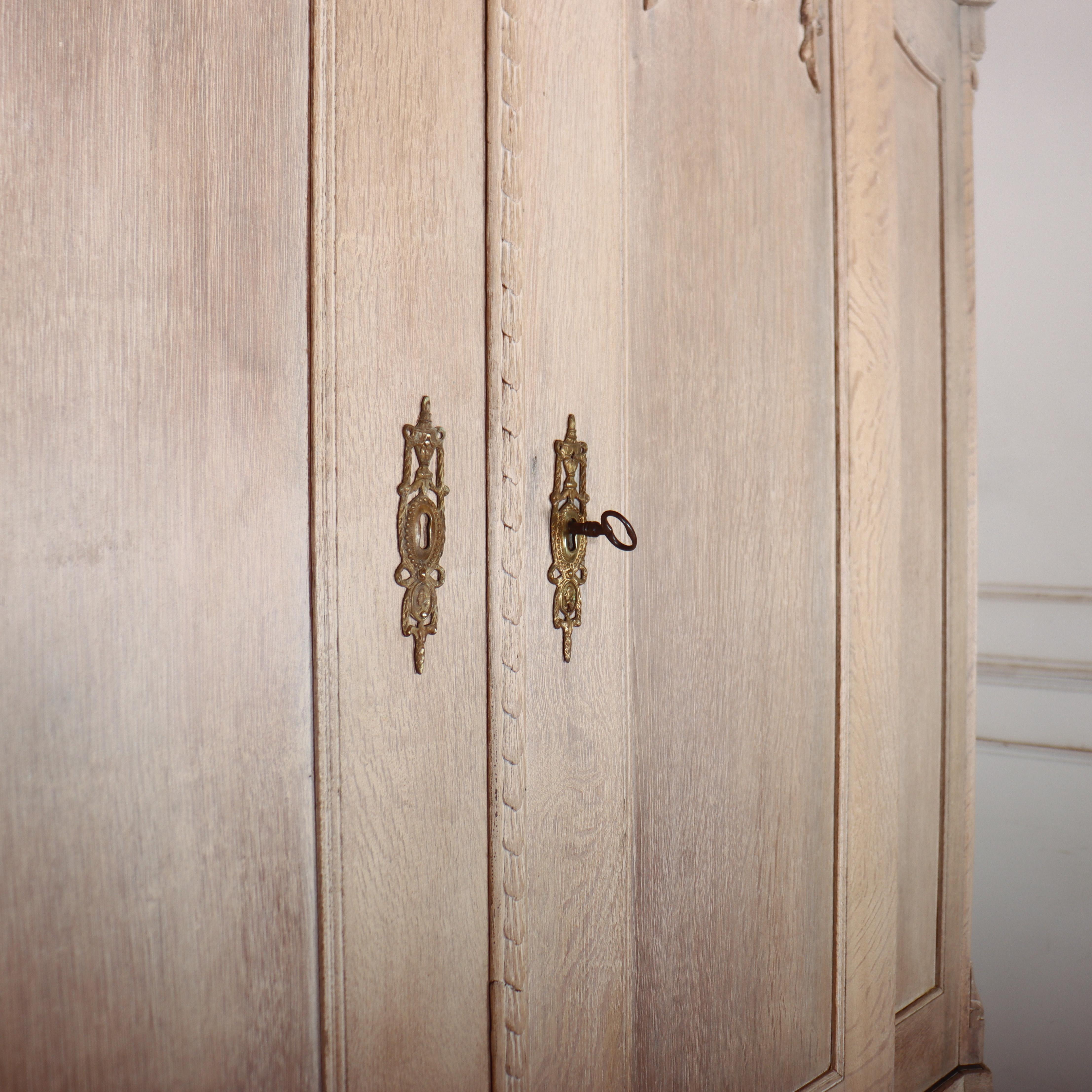 Dutch Bleached Oak Linen Cupboard For Sale 1