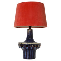 Niederländische blau glasierte Space Age-Tischlampe aus Keramik mit Ausschnitten von Ravelli