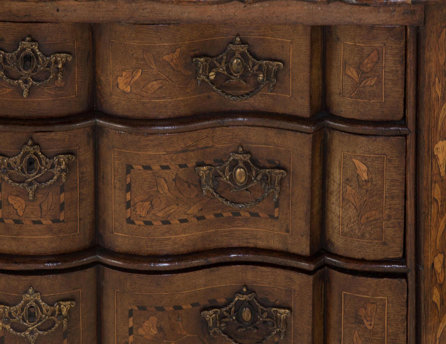 Dutch Bombe Chest of Drawers with Inlaid Foliate and Avian Motifs in Marquetry For Sale 2
