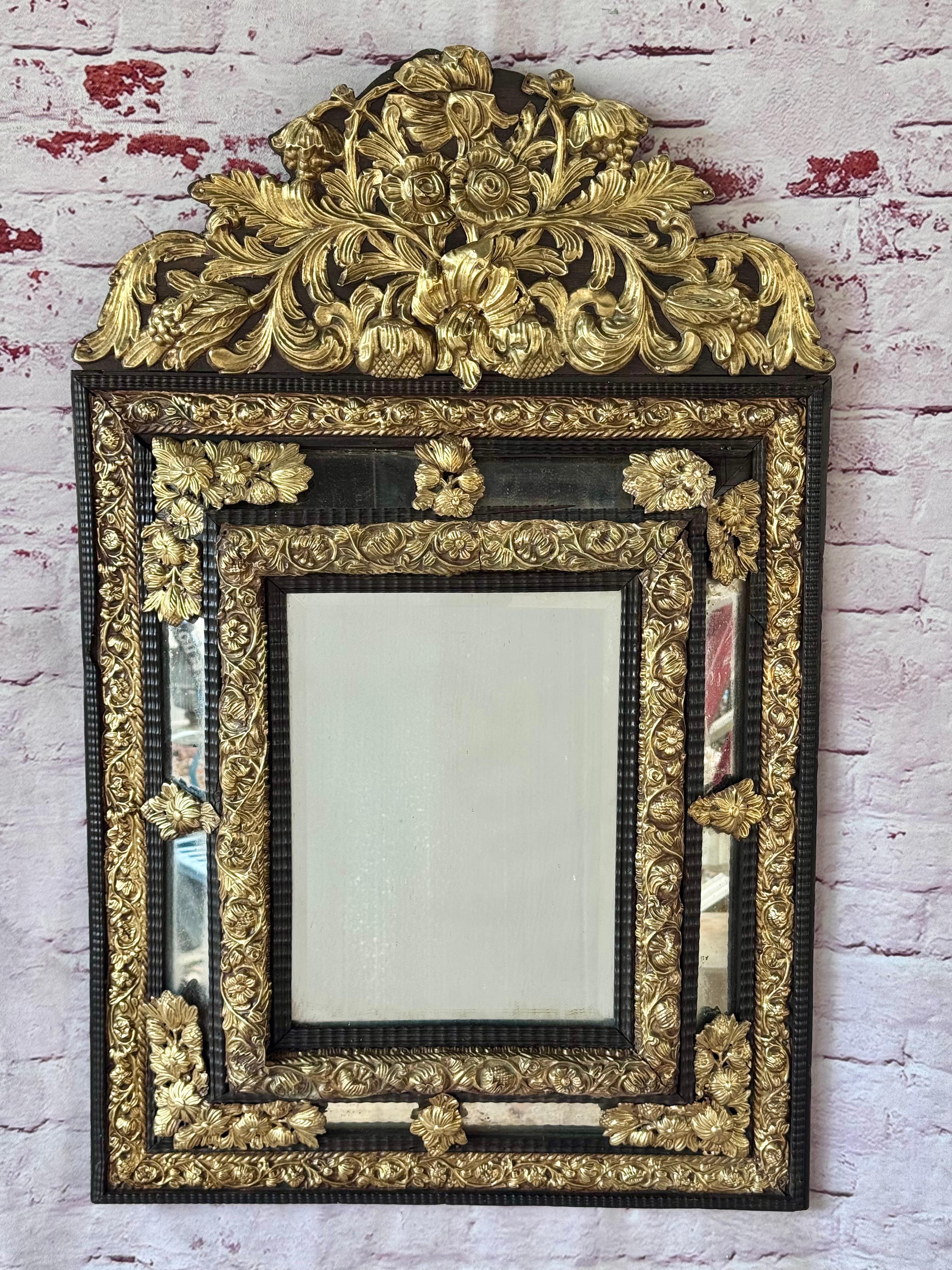 Espejo Holandés de Latón y Madera Ebonizada en venta 4
