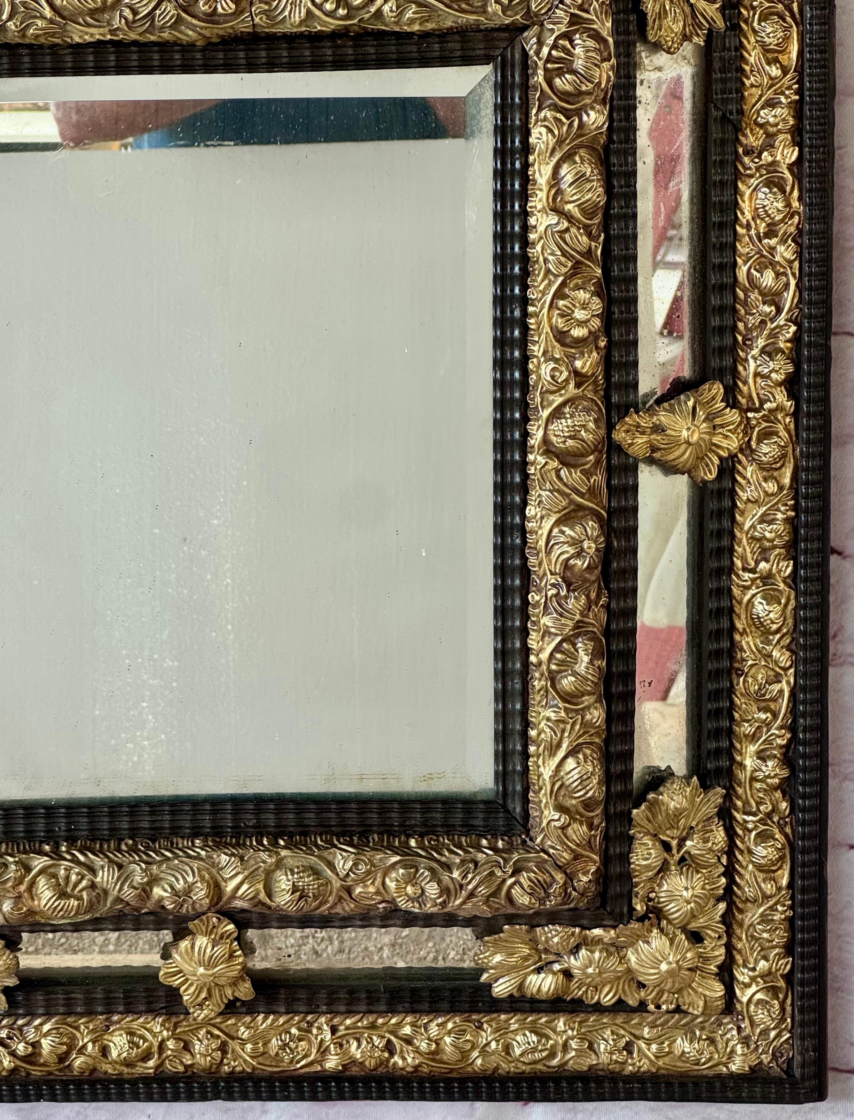 Espejo Holandés de Latón y Madera Ebonizada Ebonizado en venta