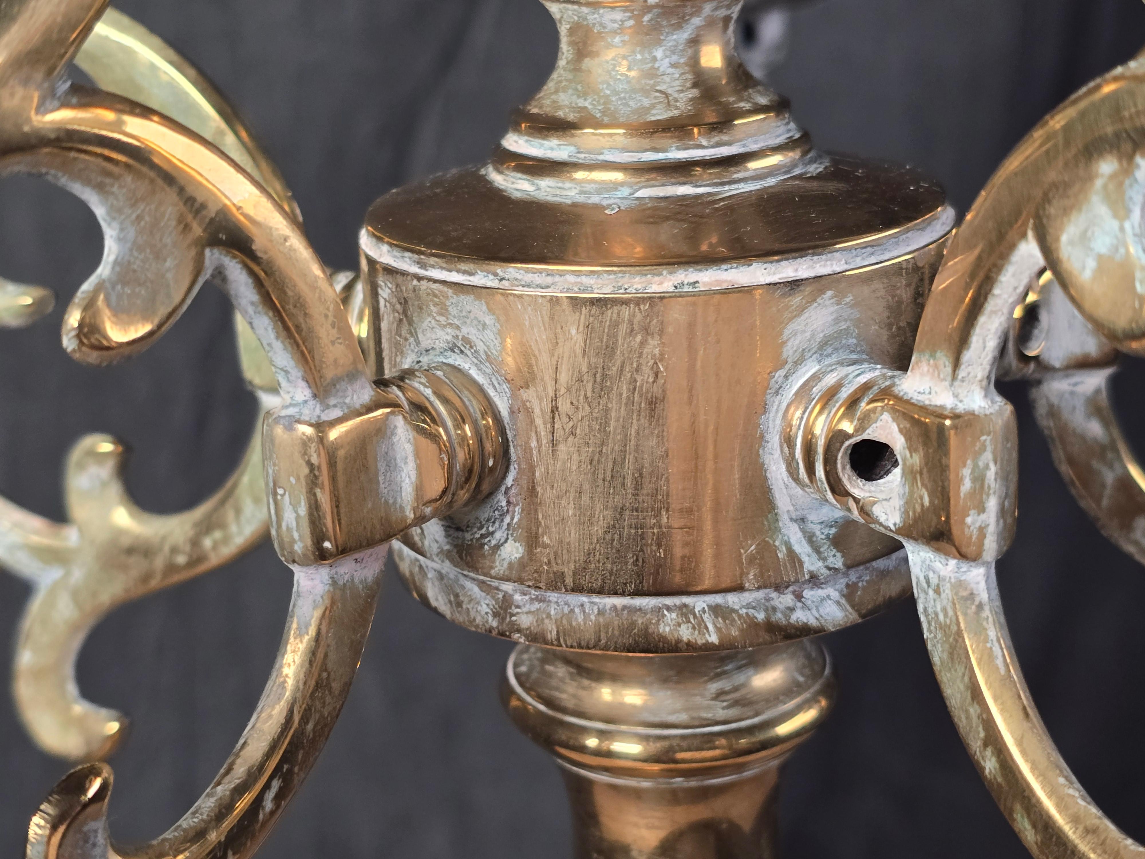 Lámpara candelabro holandesa de latón, mediados del siglo XVIII, montada por Chapman Vaciado en venta