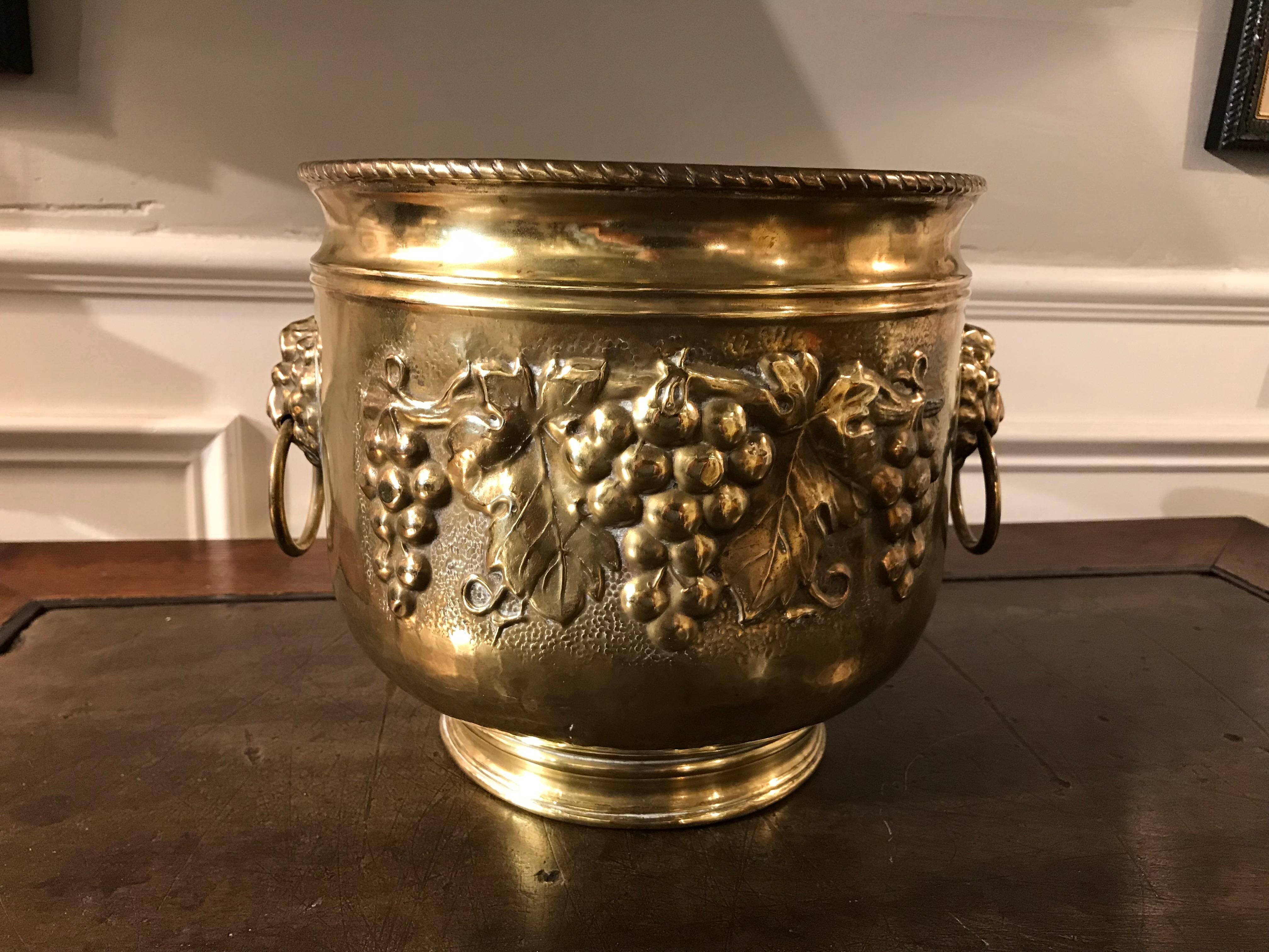 Dutch Brass Wine Cooler with Lion Heads and Grape Vine Decoration In Excellent Condition In Stamford, CT