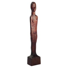 Escultura Brutalista Holandesa de figura femenina en madera tallada, altura 95cm, años 70