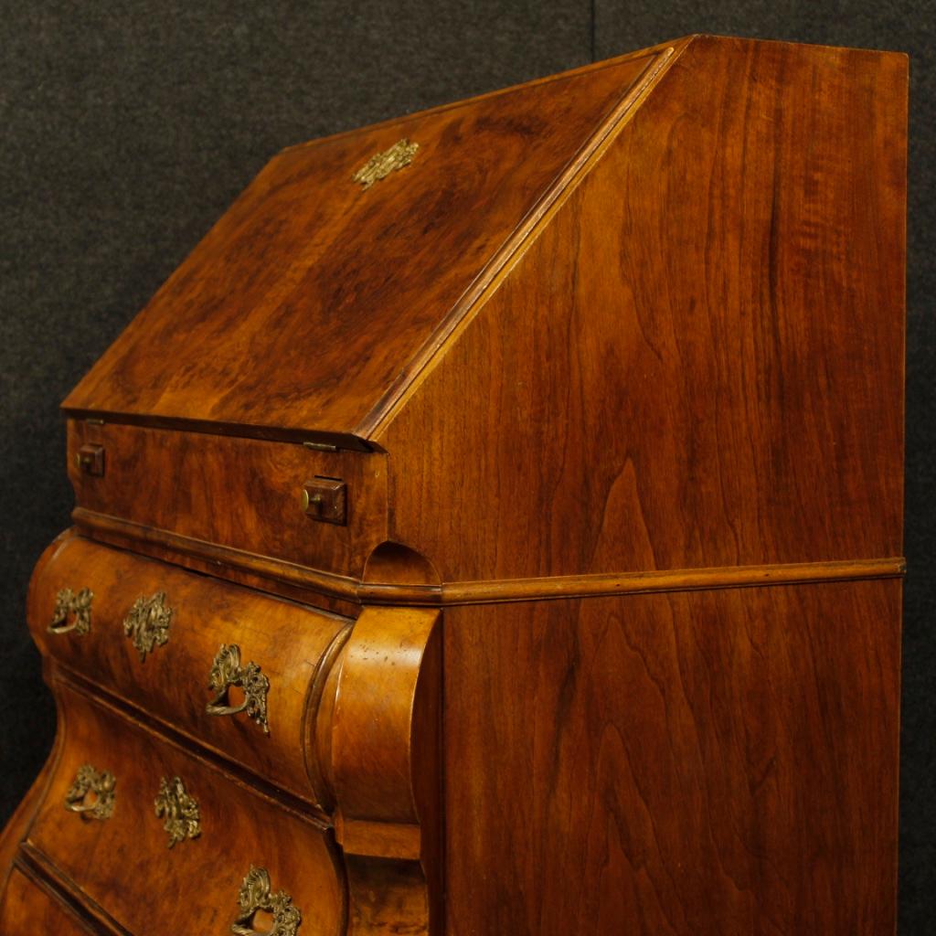 Dutch Bureau in Walnut, Burl and Mahogany Wood from 20th Century In Good Condition In Vicoforte, Piedmont