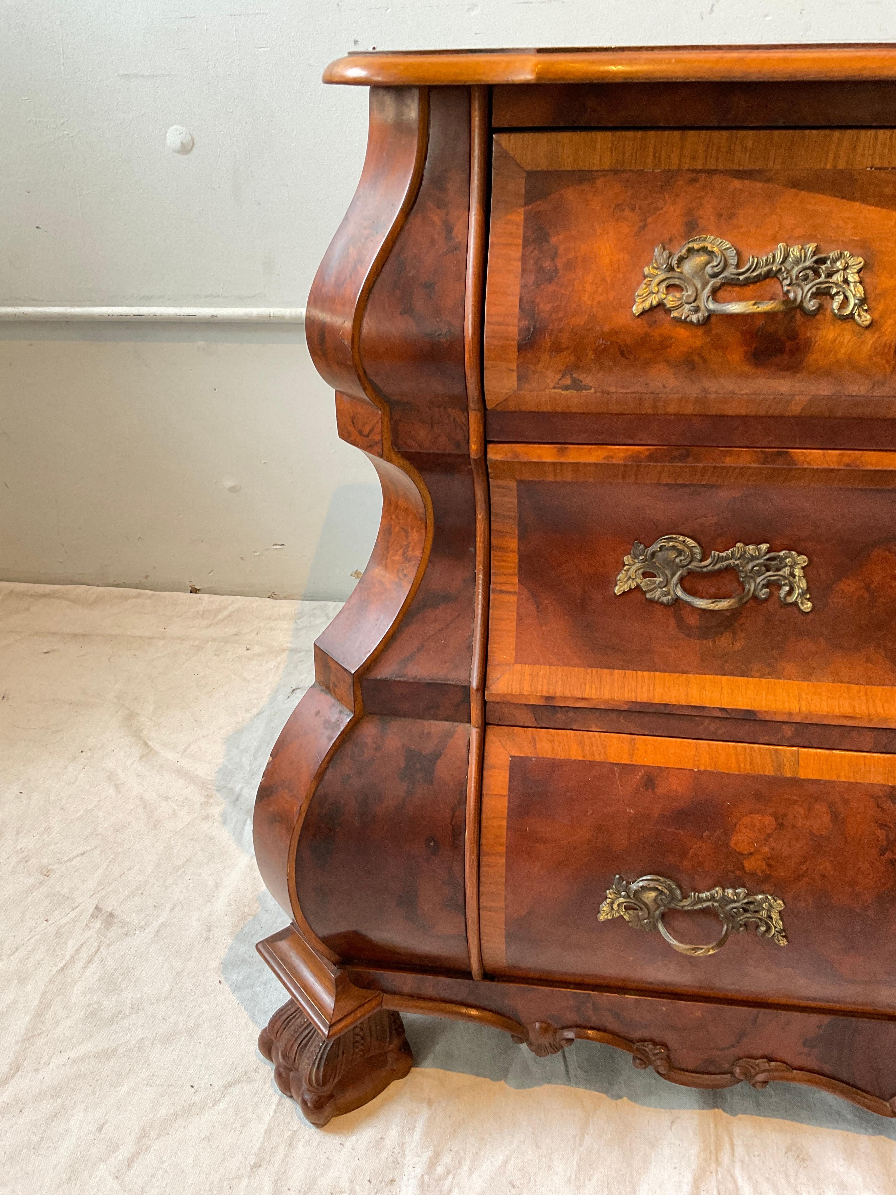 Cassapanca olandese in Wood Burled Bombe in vendita 5