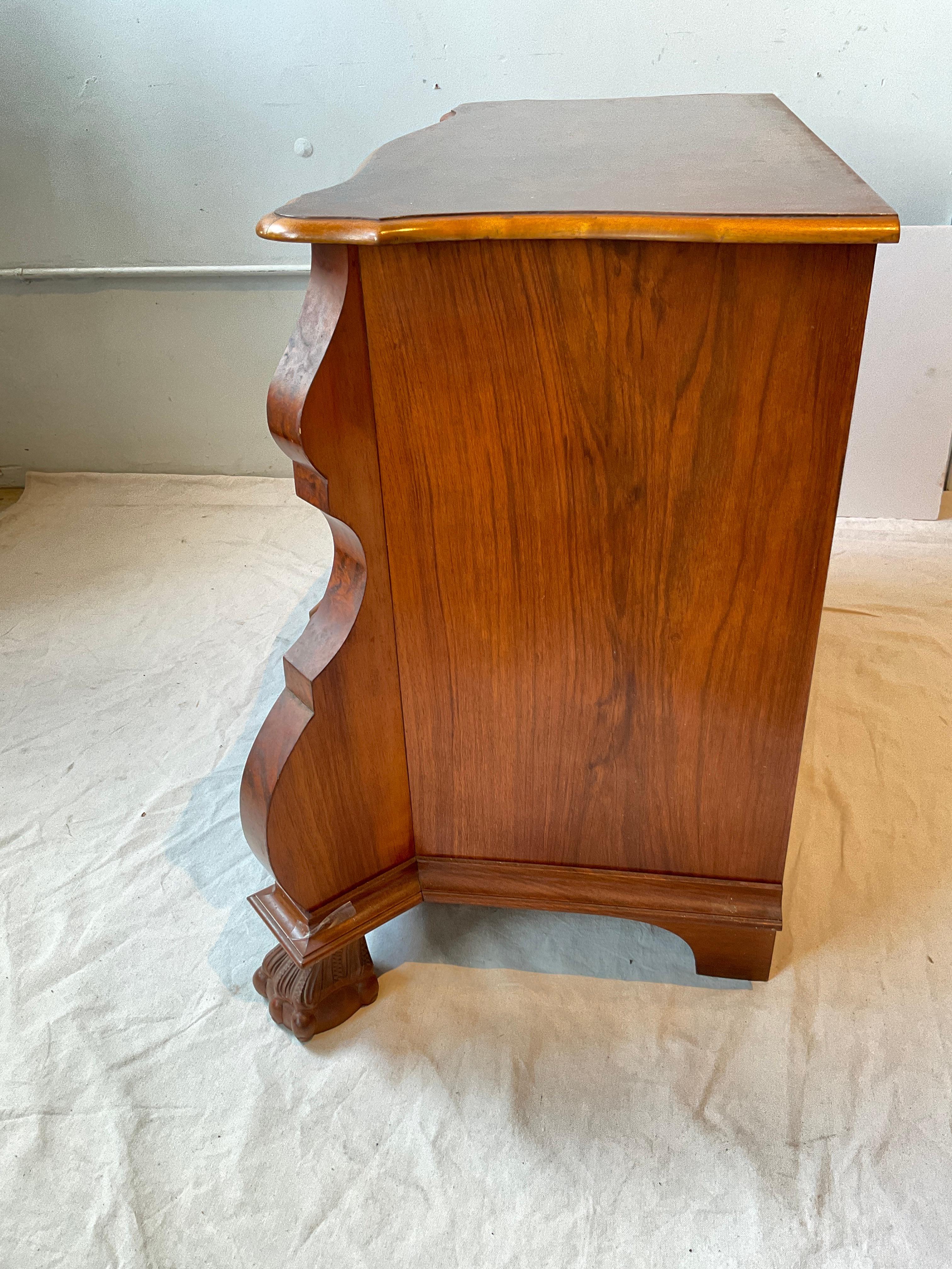 Noce Cassapanca olandese in Wood Burled Bombe in vendita