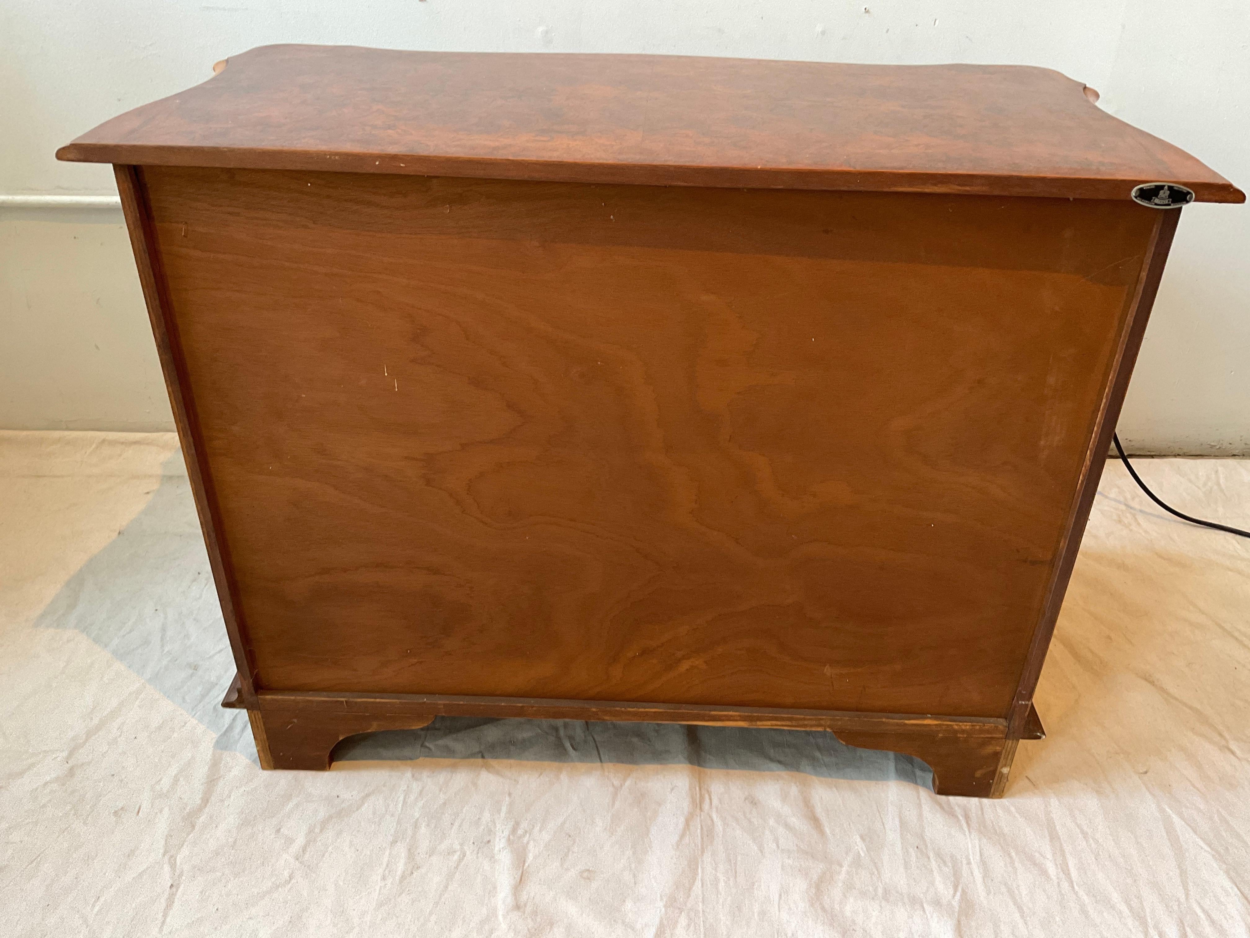Cassapanca olandese in Wood Burled Bombe in vendita 1